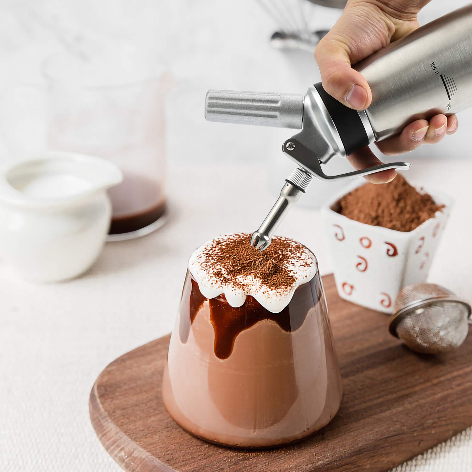 Sahnespender Sahnesyphon Edelstahl, 0,5 L Schlagsahnebereiter mit 3 Edelstahl Deko-Düsen und 1 Reinigungbürste, Profi Schlagsahne Dispenser für Desserts Gebäck Sahne, Soßen und mehr