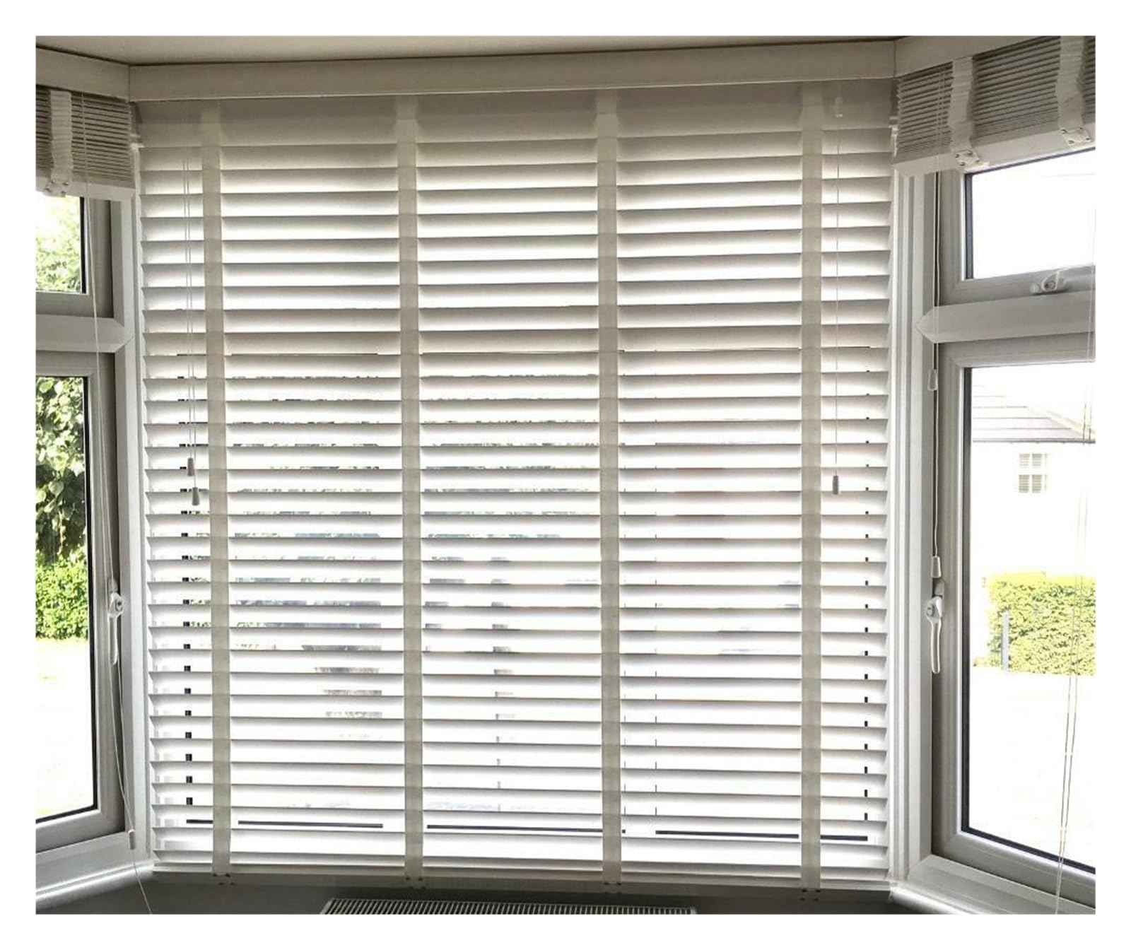 Weiße Holzjalousien, 160 x 240 cm, horizontale Fensterblenden für Zuhause/Büro, 50 mm Lamellen und Bänder, ideal für Privatsphäre und Lichtkontrolle, stilvolle Fensterbehandlung