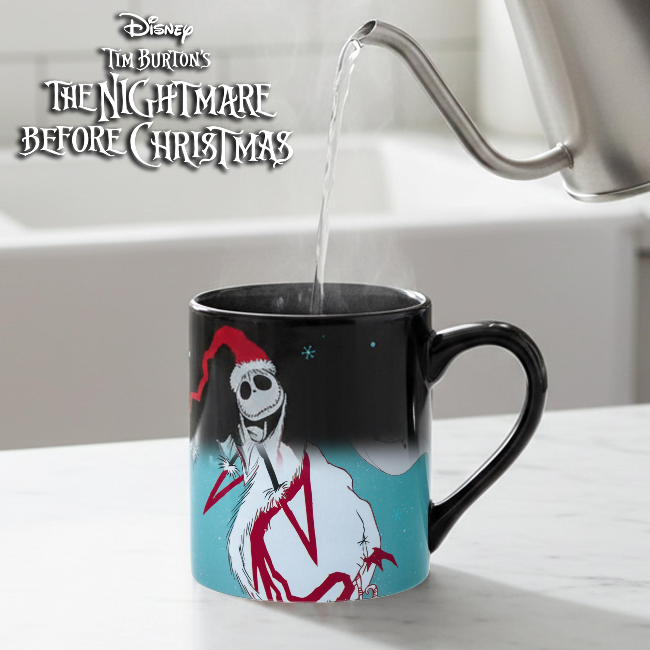 Silver Buffalo Nightmare Before Xmas - Taza de cerámica de 396.9 g con mensaje Ghostly Greetings Scary and Bright Heat Reveal