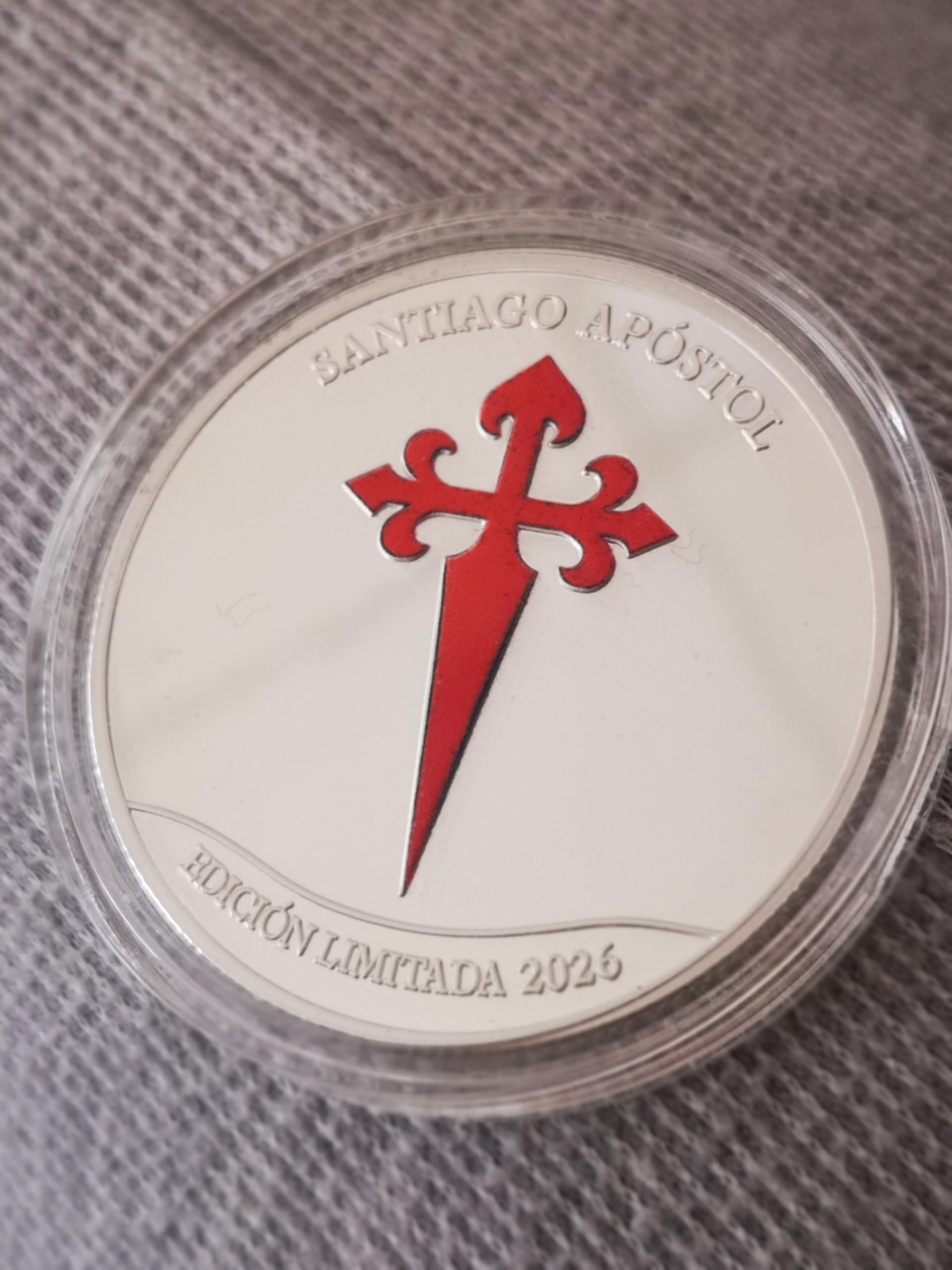 Genérico Moneda Conmemorativa Virgen del Pilar y Santiago Apóstol 2026 – Edición Limitada 500 Piezas – Moneda Coleccionista 40 mm – Acabado Proof Mirror – Certificado Numerado