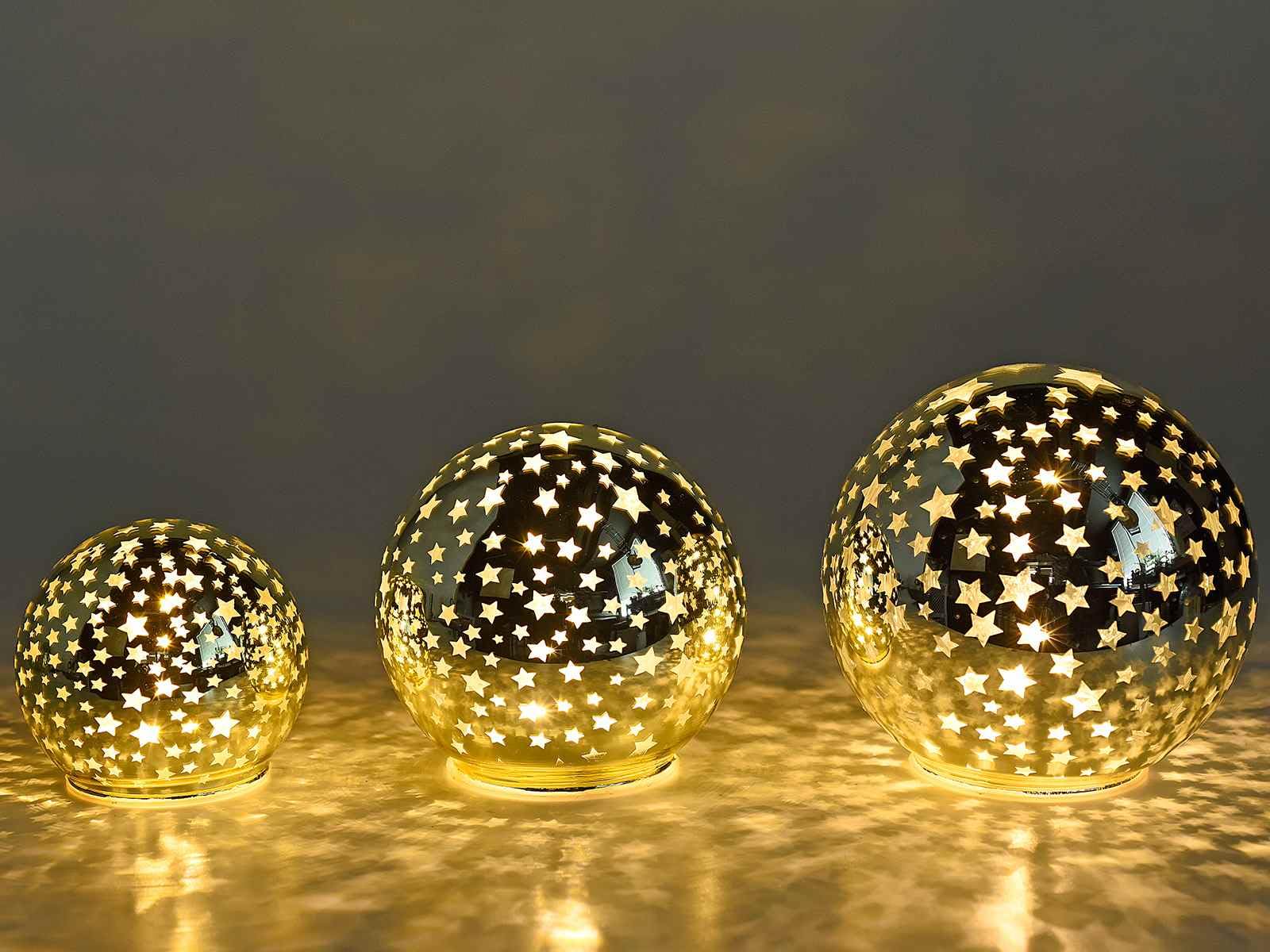 Gruppo Maruccia - Set 3 Lampade da Tavolo Sferiche Dorate con Stelle - Luce Bianca Calda - Complete di Timer - Idea Regalo