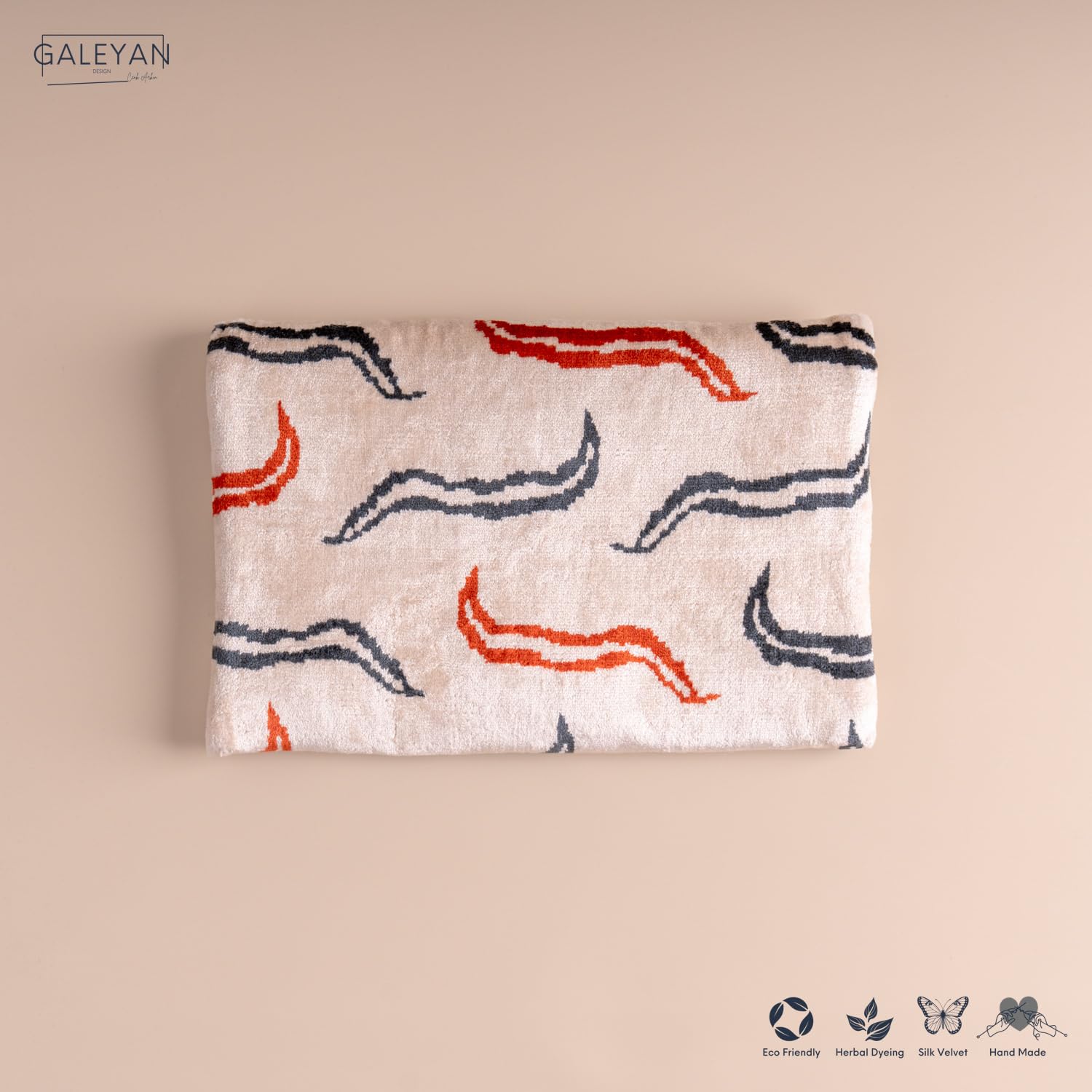 Bolso Ikat de terciopelo de seda hecho a mano, estilo sobre, diseño bohemio, patrón étnico, opción de correa de cadena, bolso de mano de fiesta de noche, bolso de mano de alta calidad, blanco
