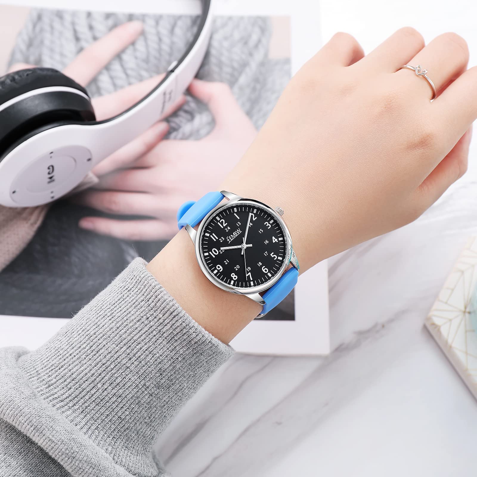 FEMBW Orologio da donna in silicone, cinturino in silicone, quadrante di facile lettura, lancette luminose, lancetta dei secondi, resistenza all'acqua 50M