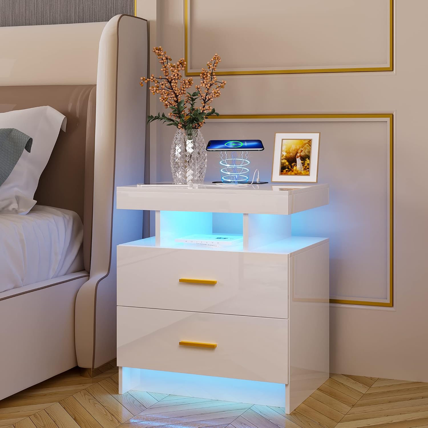Table de chevet carrée 2 tiroirs blanche avec port USB Capteur de lumière Table d'appoint de lit dorée｜Homary