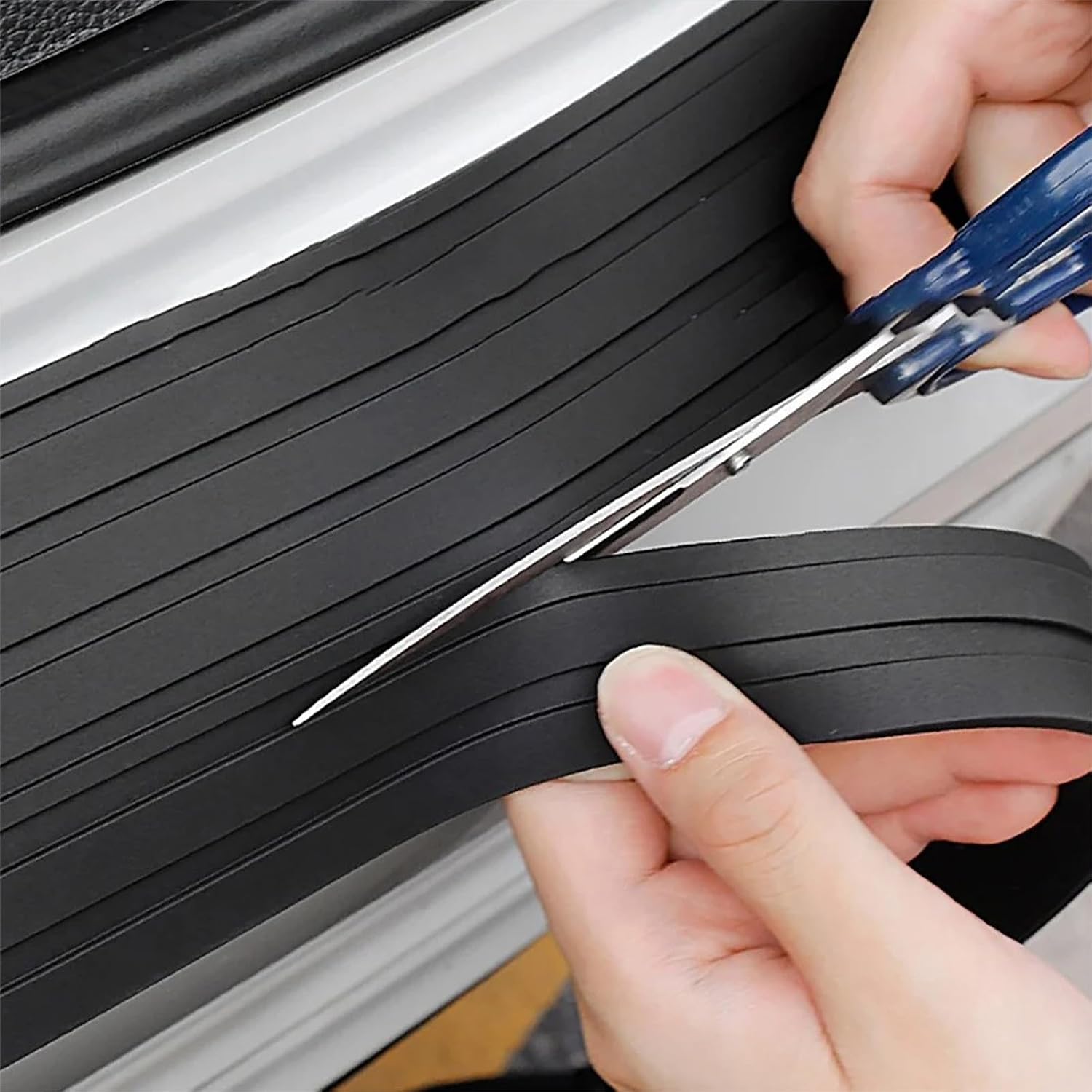 Car Rear Bumper Protector Guard Door Sill Protector Anti-Collision Trunk Guard Strip Car Rear Trim Door Entry Sill Guard Non-Slip Rubber Vehicle Trim Cover Protection (Red and Black 90cm)