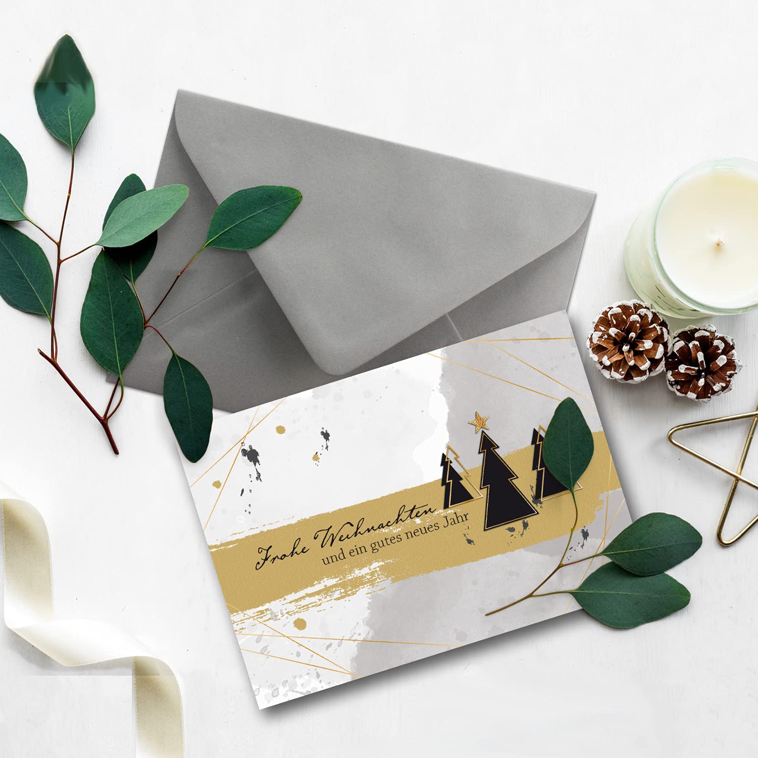 NEUSER PAPIER Juego de 75 tarjetas navideñas DIN A6 en gris con árboles de Navidad y texto - Tarjetas plegables con sobres DIN C6 grafito (gris) con cola húmeda - Felicitaciones navideñas