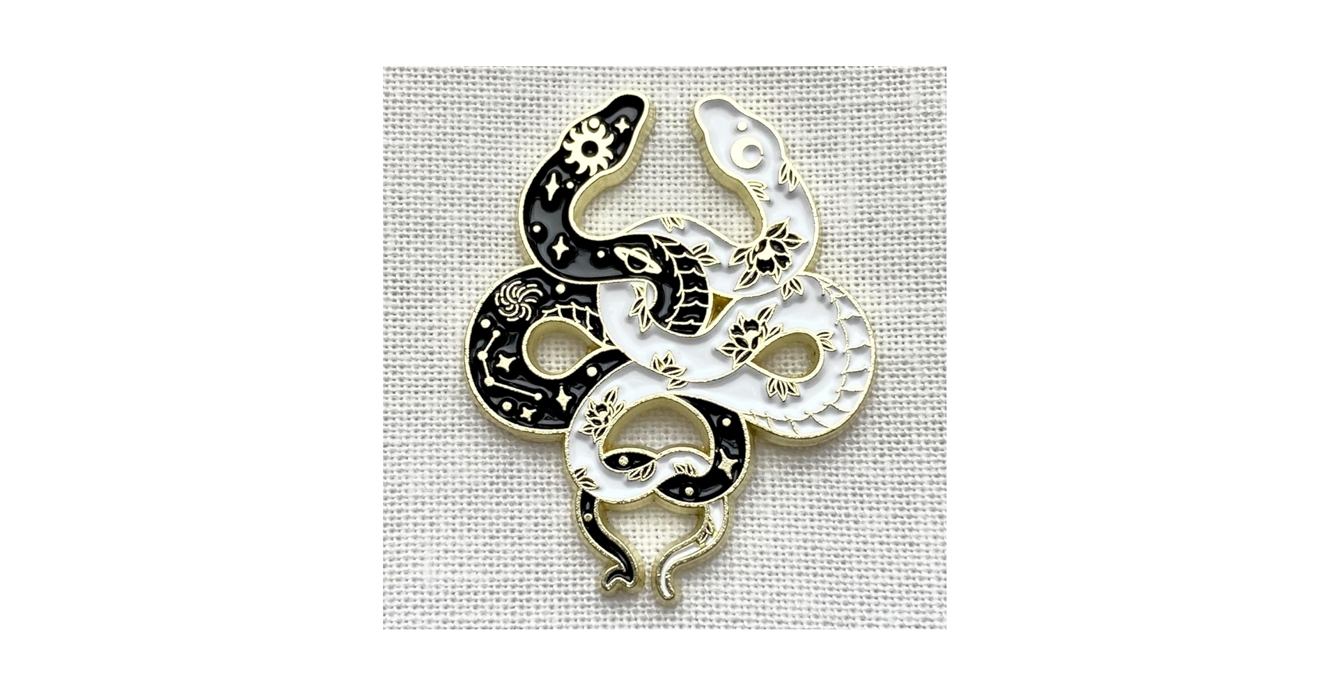 白い象と黒い蛇 白い象と黒い蛇 The jet black snake and the pure white snake