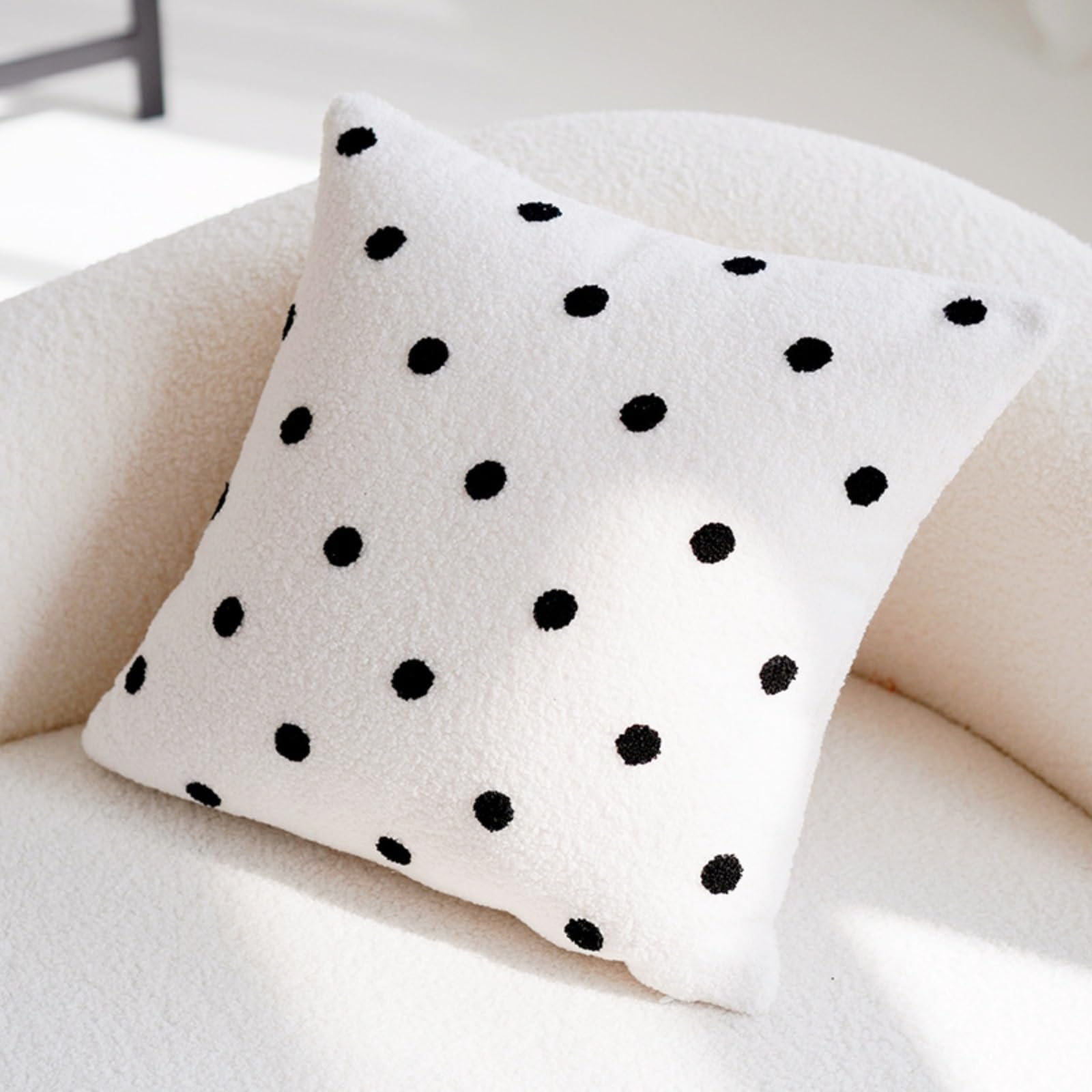 Taie d'oreiller motif de chien brodée en coton blanc haut de gamme avec garnissage