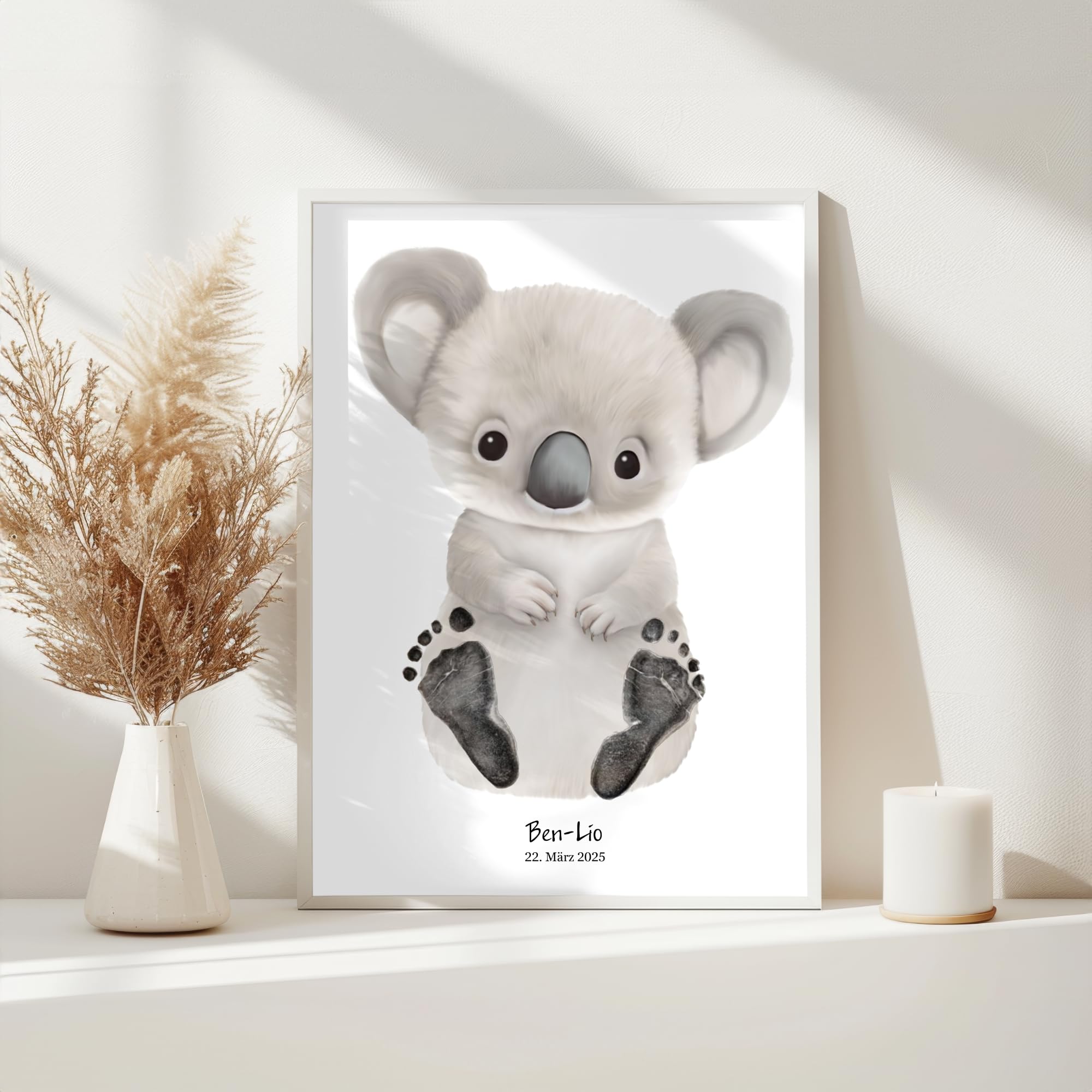 Personalisiertes Baby Fußabdruck Poster im Skandi Boho beige Stil Babyfußabdrücke auf Tier Geschenk Geburt Taufe 1. Geburtstag Junge Mädchen (Koala, DIN A4 - bis ca. 6 Monate)
