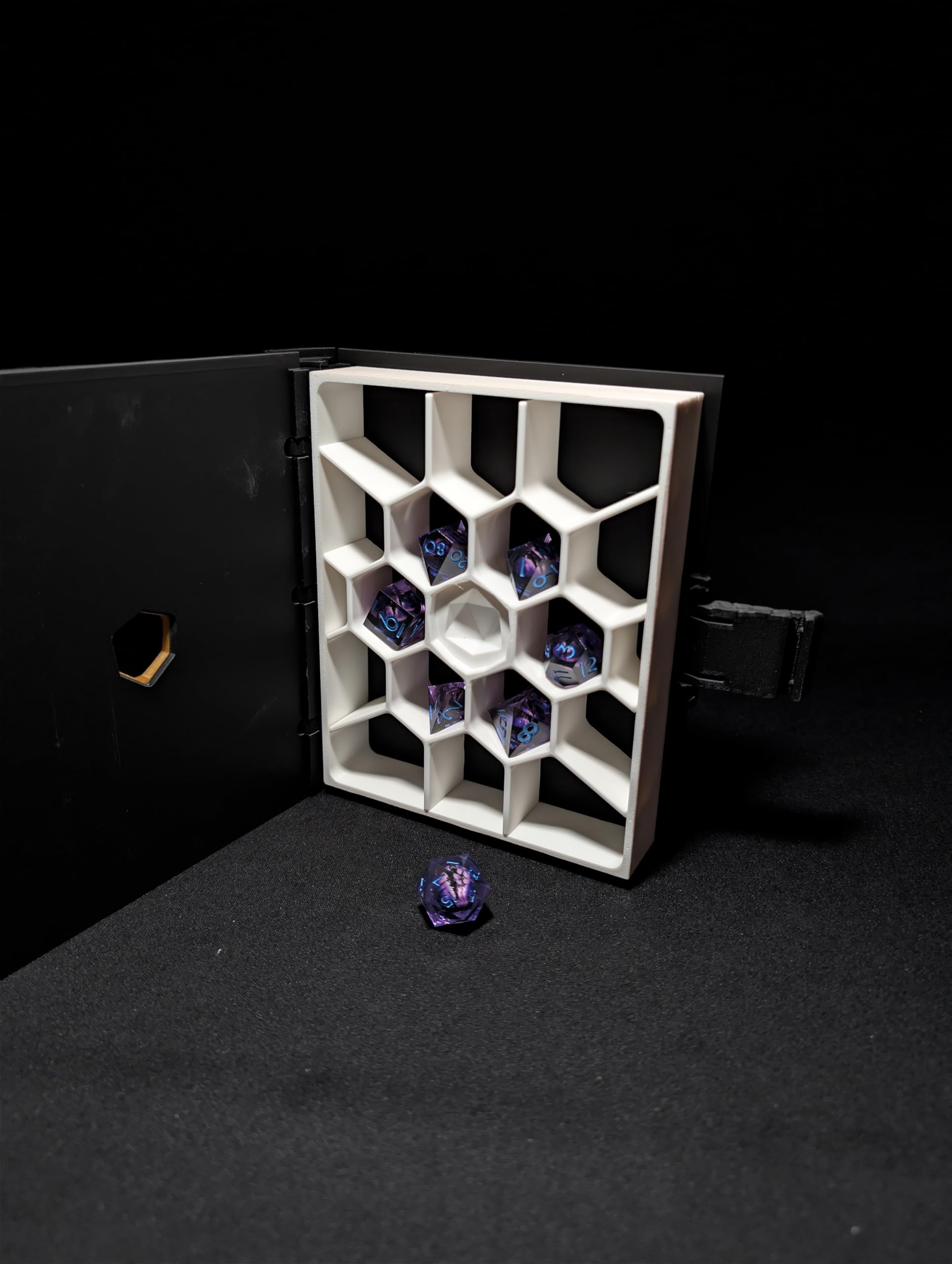 Grimorio Dracónico tallado caja de almacenamiento para dados y bandeja de lanzamiento, pintada a mano, 15,4 x 18 x 6 cm, para D&D y juegos de rol