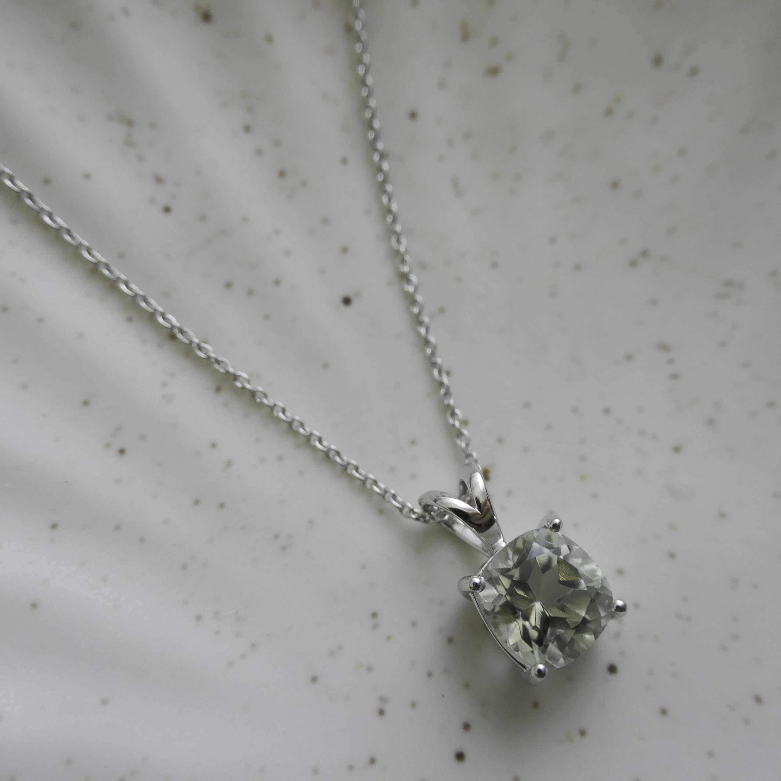 Prasiolith 925 Sterling Silber Halskette Damen | Grüner Amethyst Kissenschliff 8mm in Krappenfassung - Echter Edelstein, GIA-zertifizierte Gemmologin - Geschenk für Frauen