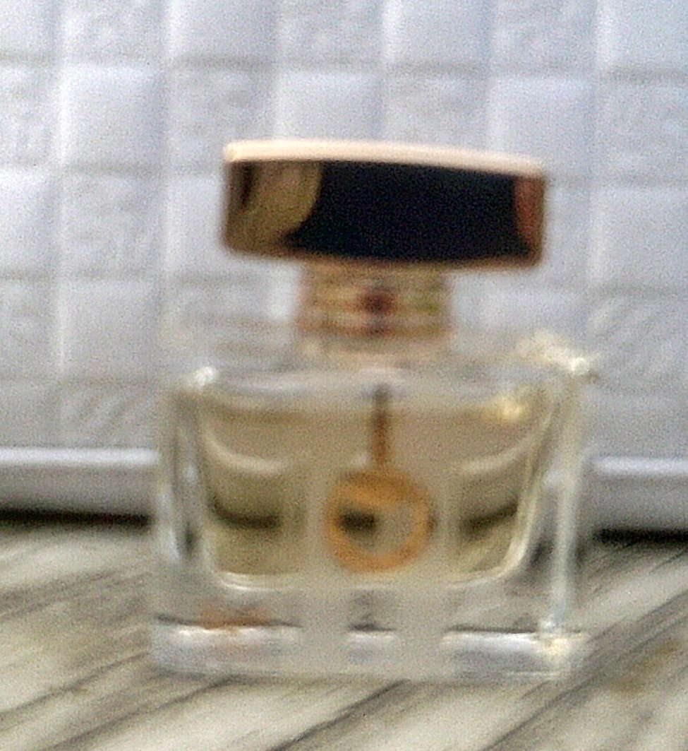 GUCCI By Gucci. Eau De Toilette. 5ml-0.16fl.oz. For Women. Splash. MINI (The Bottle is approx. 1-2inches high, NOT FULL SIZE). Travel Size. New in Box.