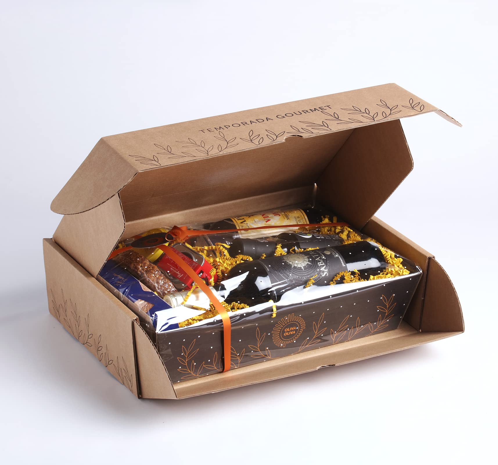 Cesta Gourmet Regalo OLIVA SUPER - aceite de oliva virgen extra Oro Bailen, Vino tinto D.O. Rioja Marqués de Griñón, Fuet de Vic, Mejillones fritos en escabeche, Crema de queso de rulo, Pan de higo..