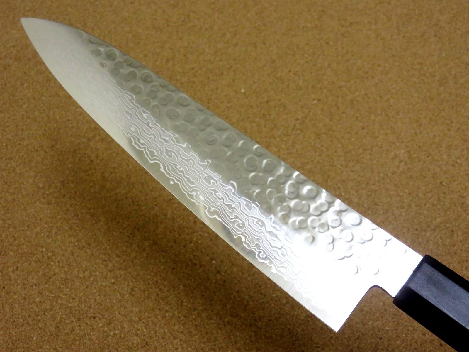 関の刃物 牛刀 210mm ダマスカス 45層 鎚目鍛造 肉 魚 野菜 両刃包丁