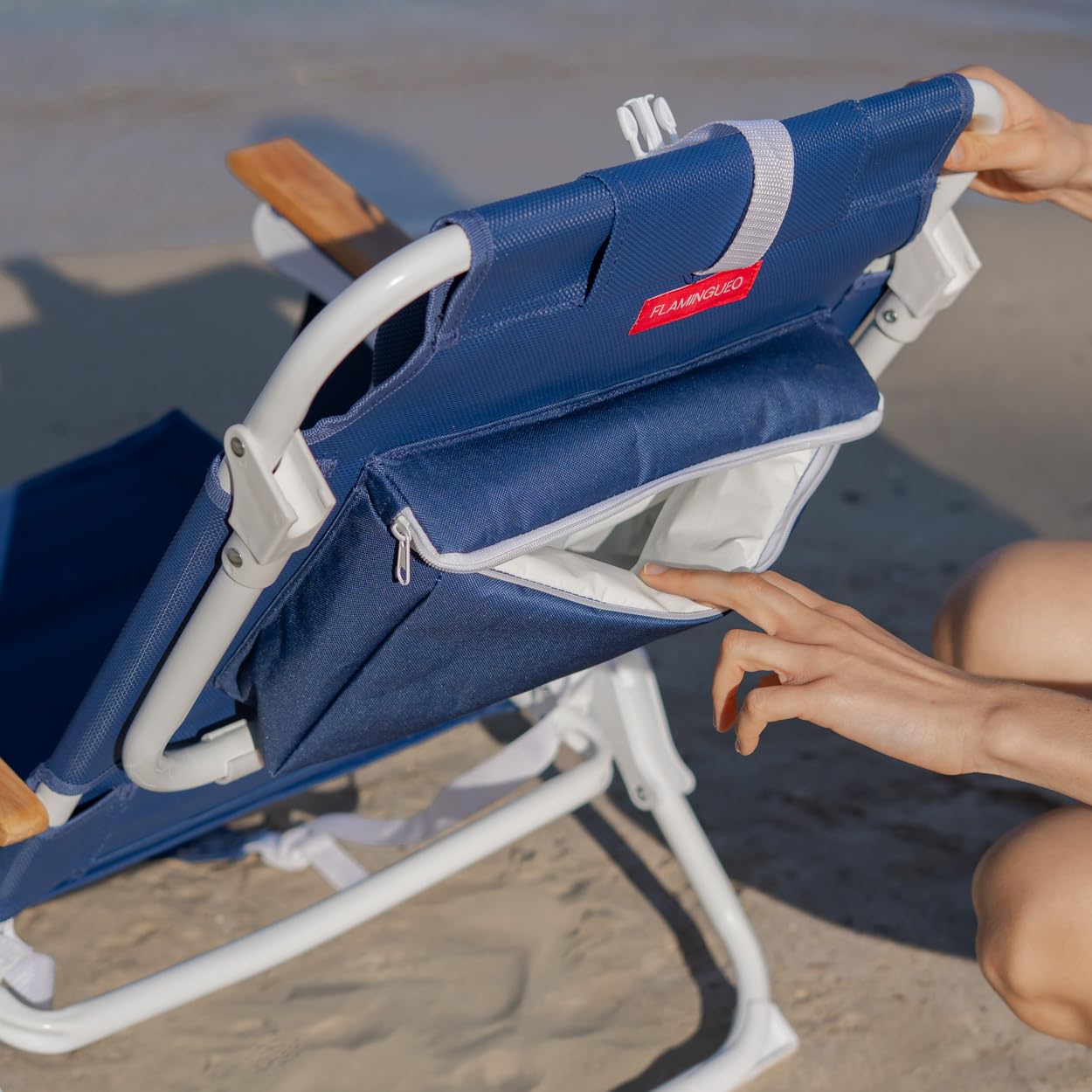 Flamingueo Sedia da Spiaggia Pieghevole - Reclinabile 5 Posizioni - Tasca Termica - Tasca per Cellulare - Maniglie Tipo Zaino - Cuscino Ergonomico - Alluminio e Textilene - Blu Navy