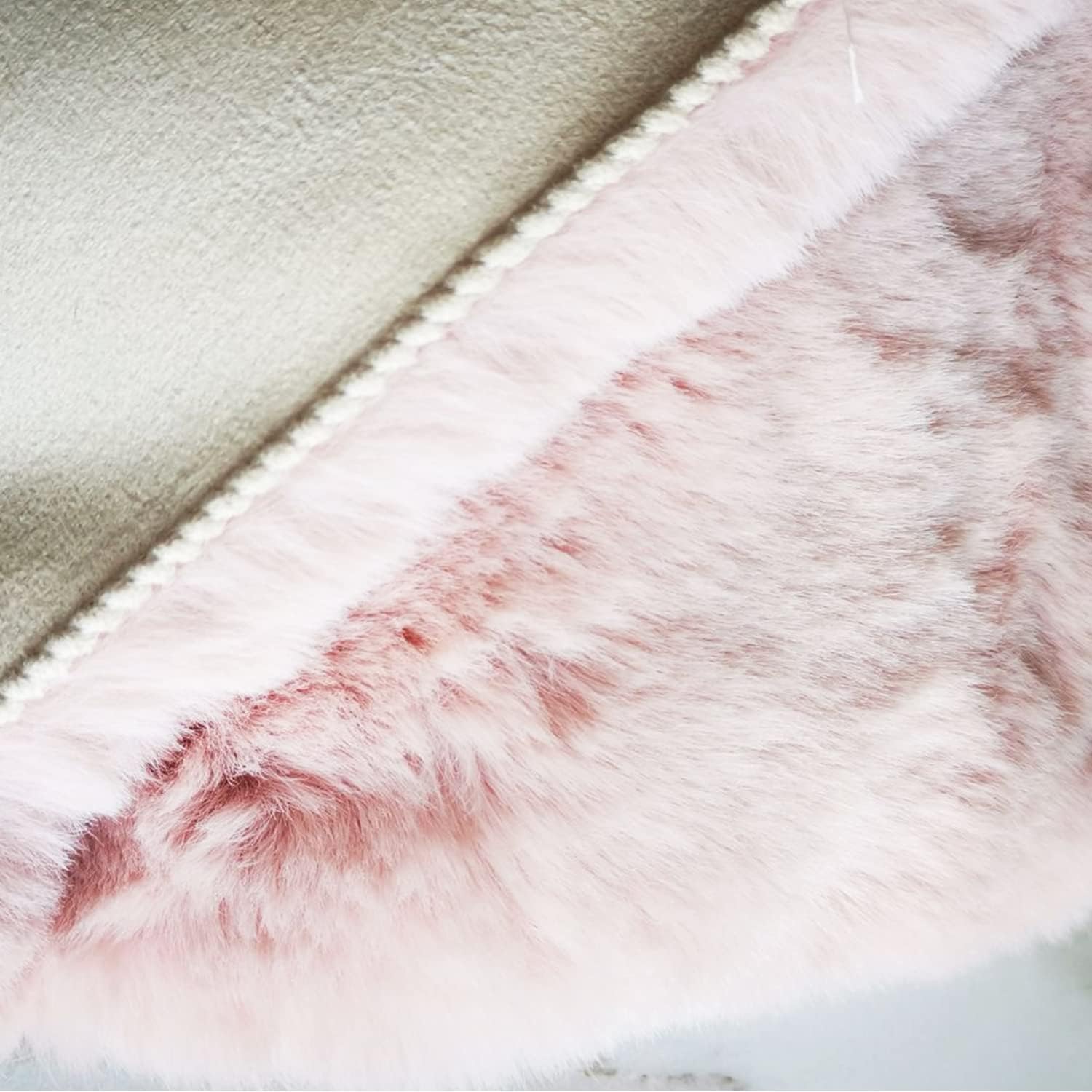 Ghouse Ultra Soft Faux Rabbit Fur Rug 2x3, Machine Washable Area Rugs for Bedroom Fluffy Rugs for Living Room, no-Shedding Carpet Sheepskin Rug Pink