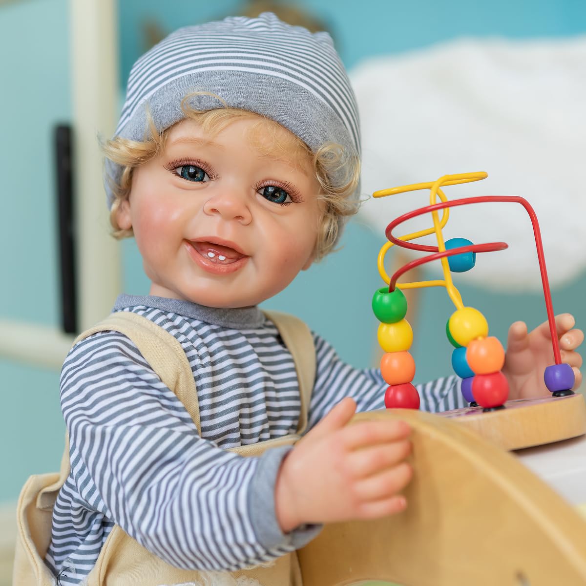 Baby Reborn Original MineeQu 22 Pulgadas Sweet Sonriendo Cabello Rubio Arraigado Silicona Vinilo Cuerpo Completo Muñecas Bebé Reborn Parece Real Realista Dolls Bebe Reborn Vinilo