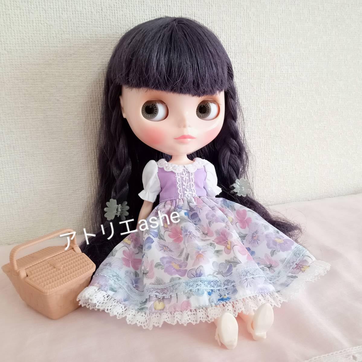 リネン エプロンワンピースとリバティ生地使用ブラウス　リカちゃん　ブライス リネン エプロンワンピースとリバティ生地使用ブラウスリカちゃんブライス