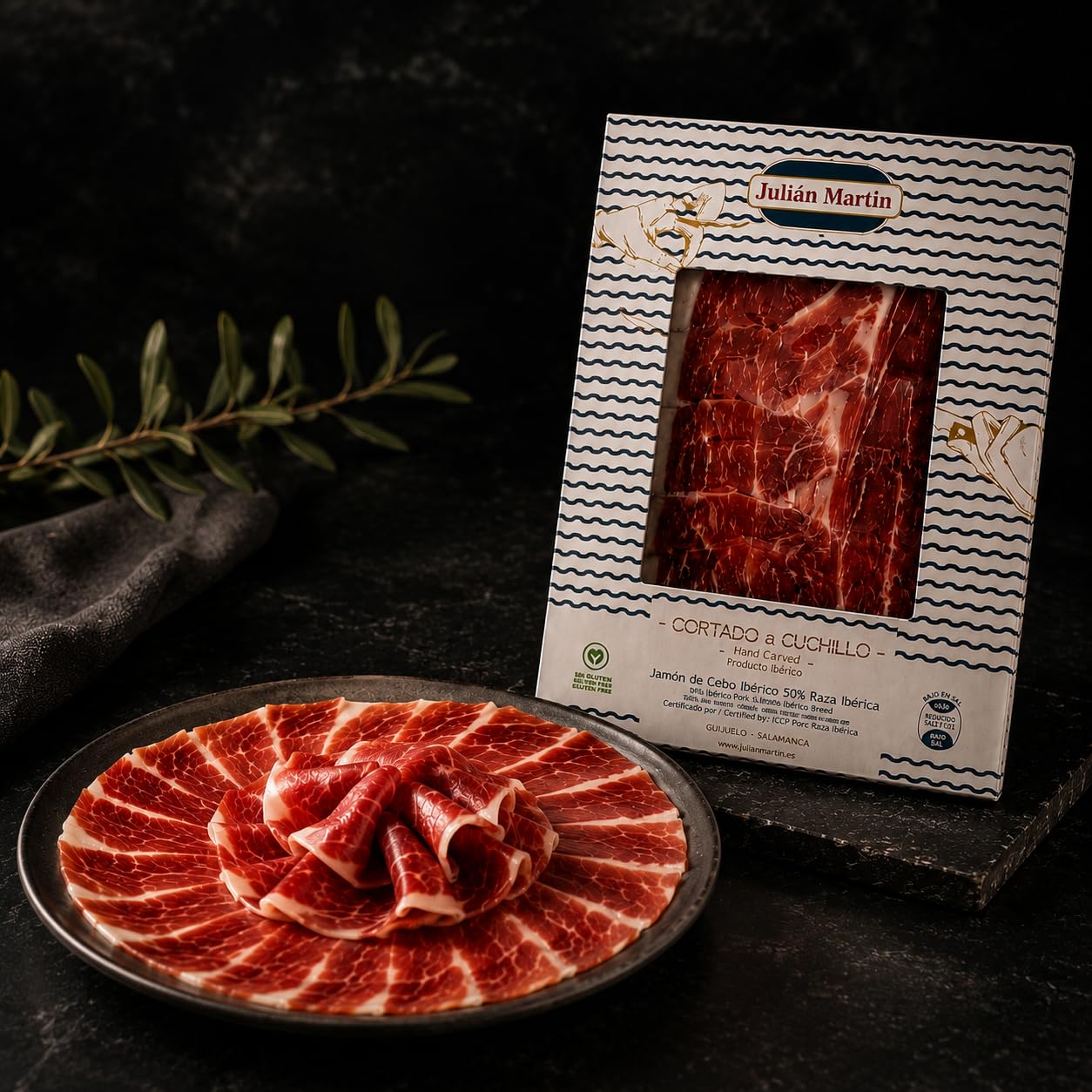 Cesta Gourmet - Jamón Ibérico Cortado a Cuchillo y Embutidos Loncheados de Guijuelo con Queso Añejo Leche Cruda (200g) – Pack Gourmet (5x100g) con AOVE (500ml) y Picos – Cesta Ideal para Tapas