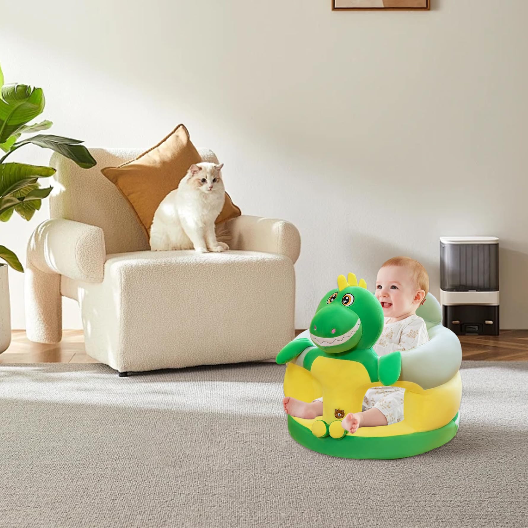 Lindo dinosaurio de dibujos animados de peluche bebé sentarse silla sentado apoyo en verde