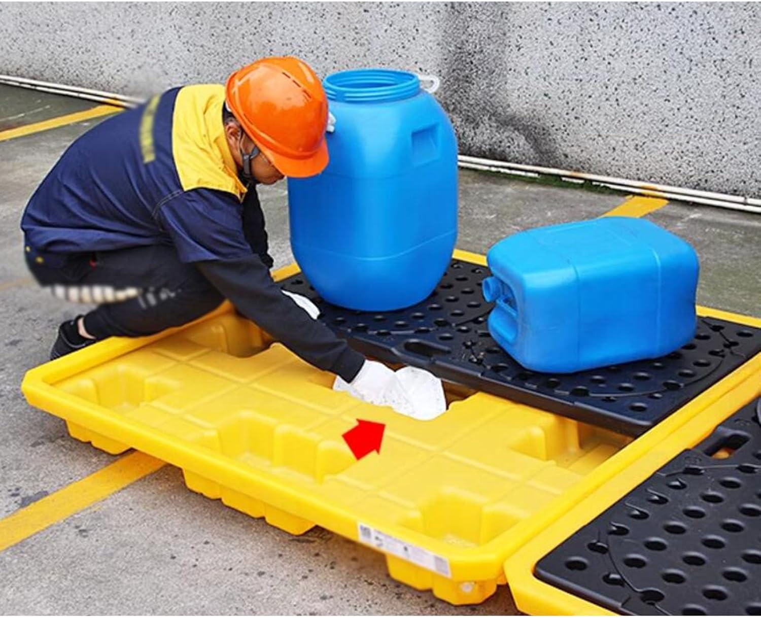 XPLKQXE Warehouse Oil Drum Spill Containment Pallet, Modular Low Profile Spill Platform, Load Capacity Containment Tray with Flat Top Grating and Rain Outlet(33x33x5.8cm)