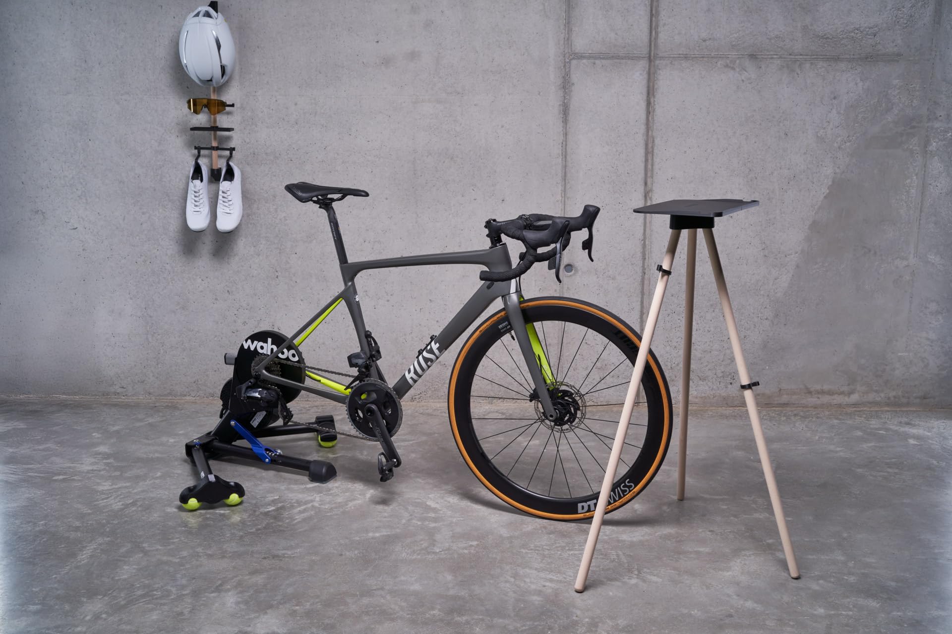 Generisch Bike Trainer Laptop & Tablet Stand inkl. Holzbeine, 3D-Druck Technologie, Perfekt für Zwift, Fahrradfan Geschenk