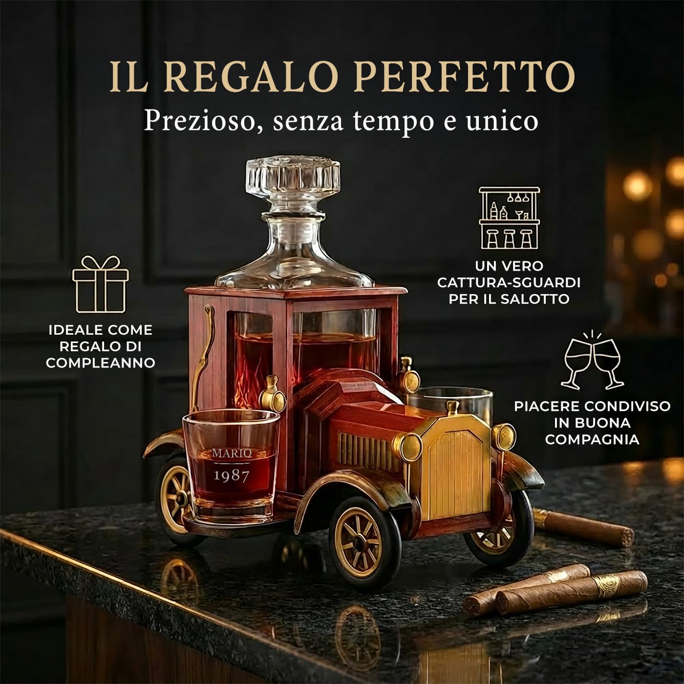 Maverton Caraffa in Auto di Legno - 2 Bicchieri Personalizzabili - Set Regalo Uomo Compleanno - Decanter 900ml e 2 Bicchieri Whisky 75 ml su Supporto - Idee Regali Uomo