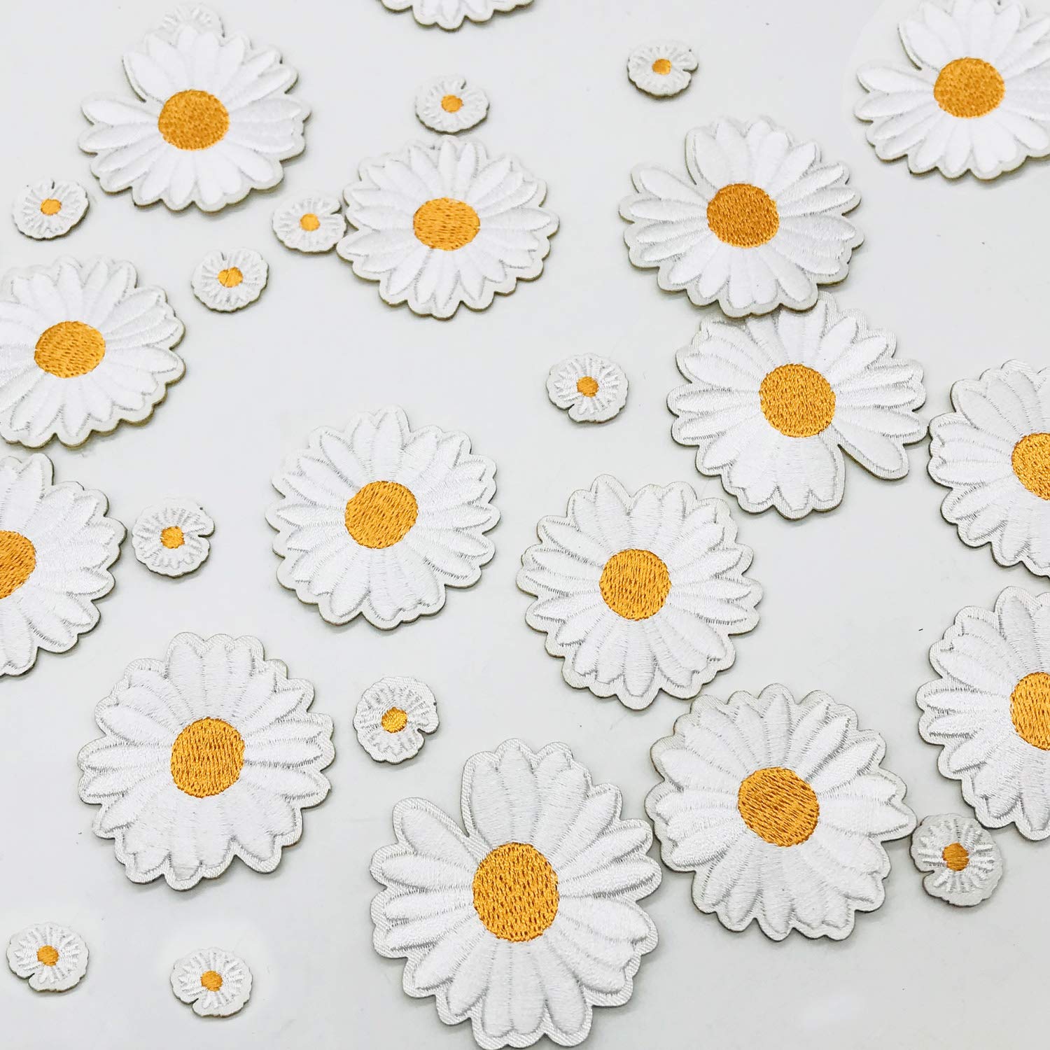 Woohome Bloemenpatches om op te strijken, 35 stuks madeliefjes, zonnebloem, strijkpatches, applicatie, geborduurde patches voor T-shirt, jeans, tassen, kleding