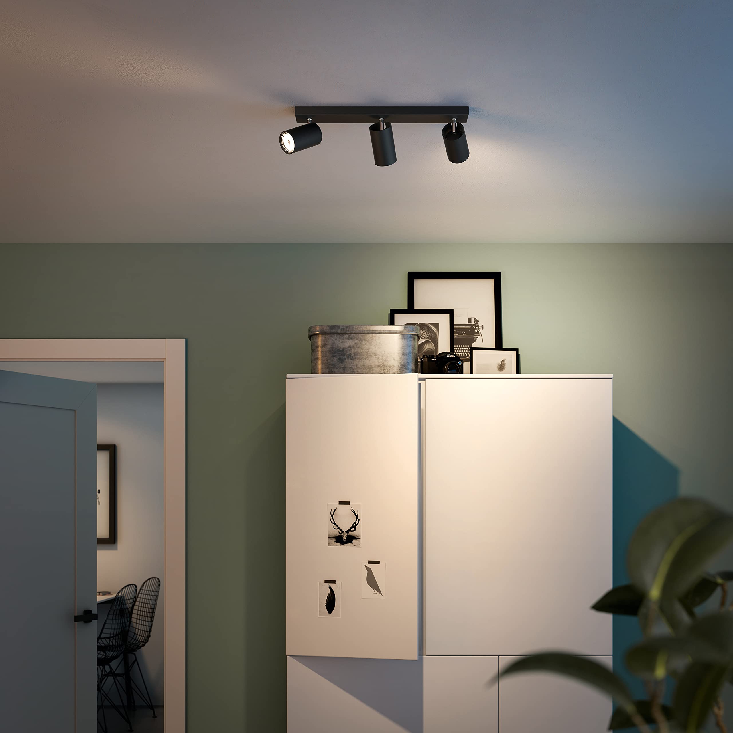 Philips Hue Kosipo Aufbaustrahler (Schwarz) - Warm bis Kaltweißes Licht - inkl. Hue Dimmschalter - Deckenstrahler 3 Flammig - GU10 - Hue White Ambiance