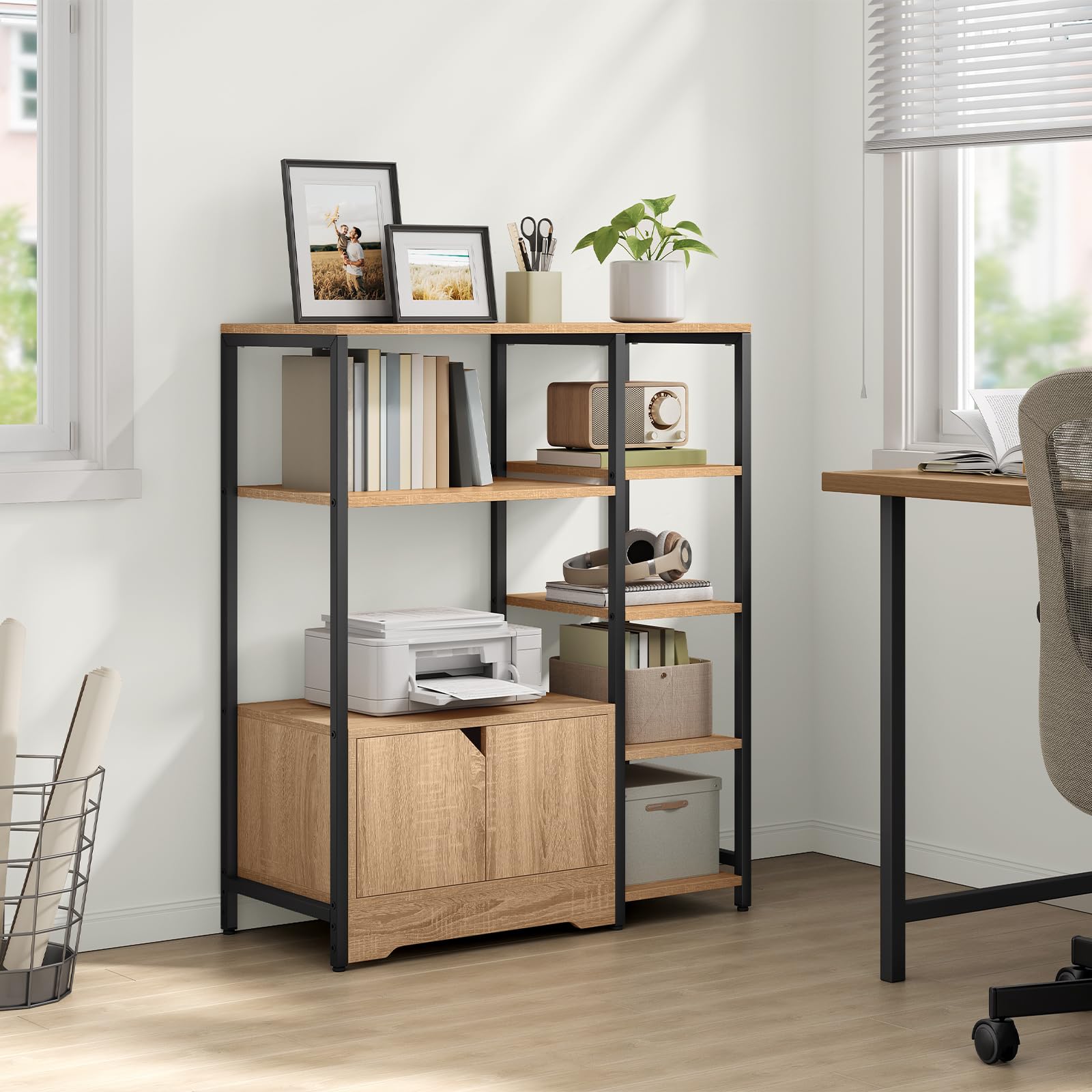 WOLTU Bücherregal, Standregal, Bücherschrank mit Türen, für Wohnzimmer Schlafzimmer Küche, Industrial, Metallrahmen, 80x97x35 cm, schwarz+helle Eiche, RGB08hei