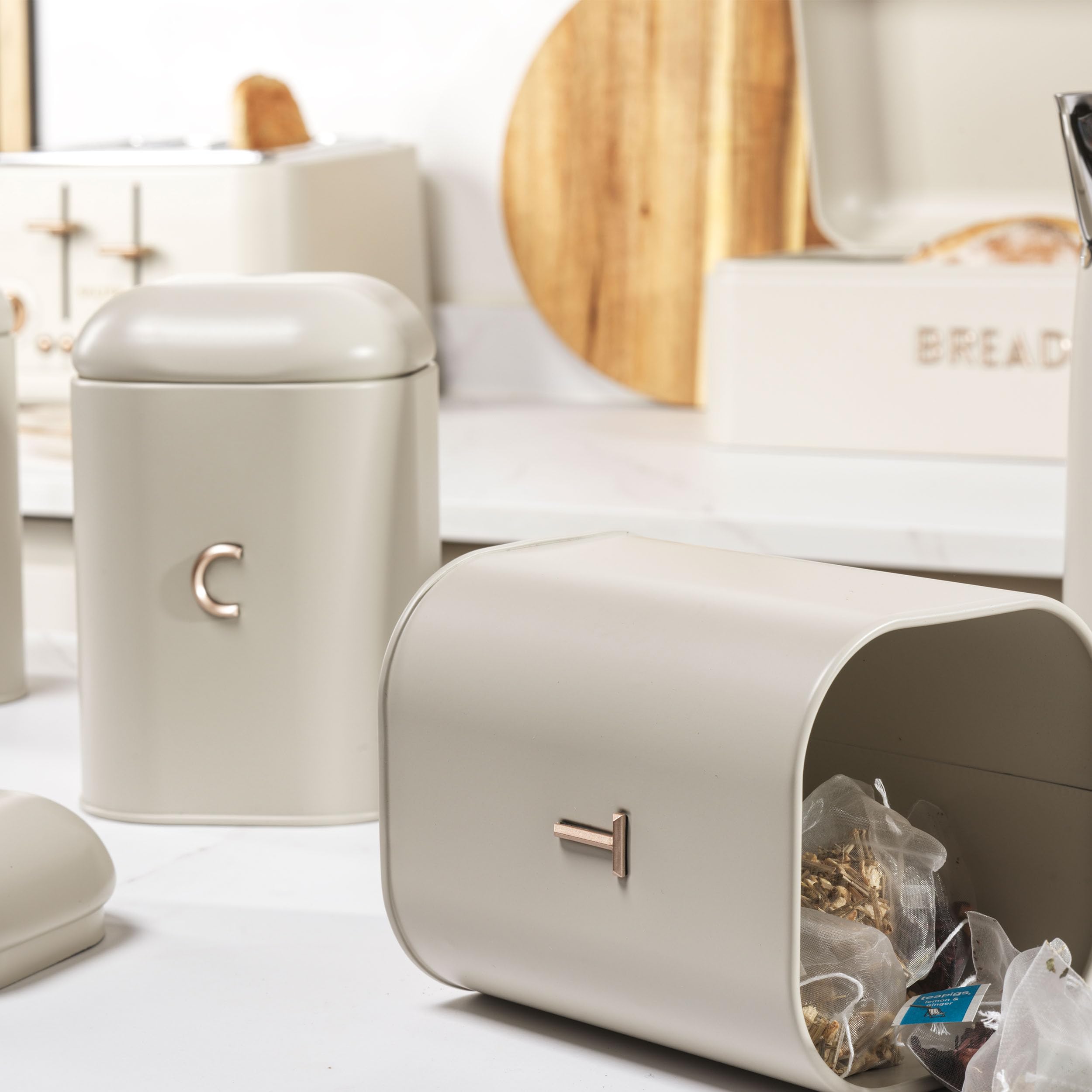 Salter BW13729EU7 Pebble set di contenitori di zucchero tè caffè - contenitori per conservazione da banco, contenitori per piani di lavoro, etichettati in acciaio al carbonio, crema/oro