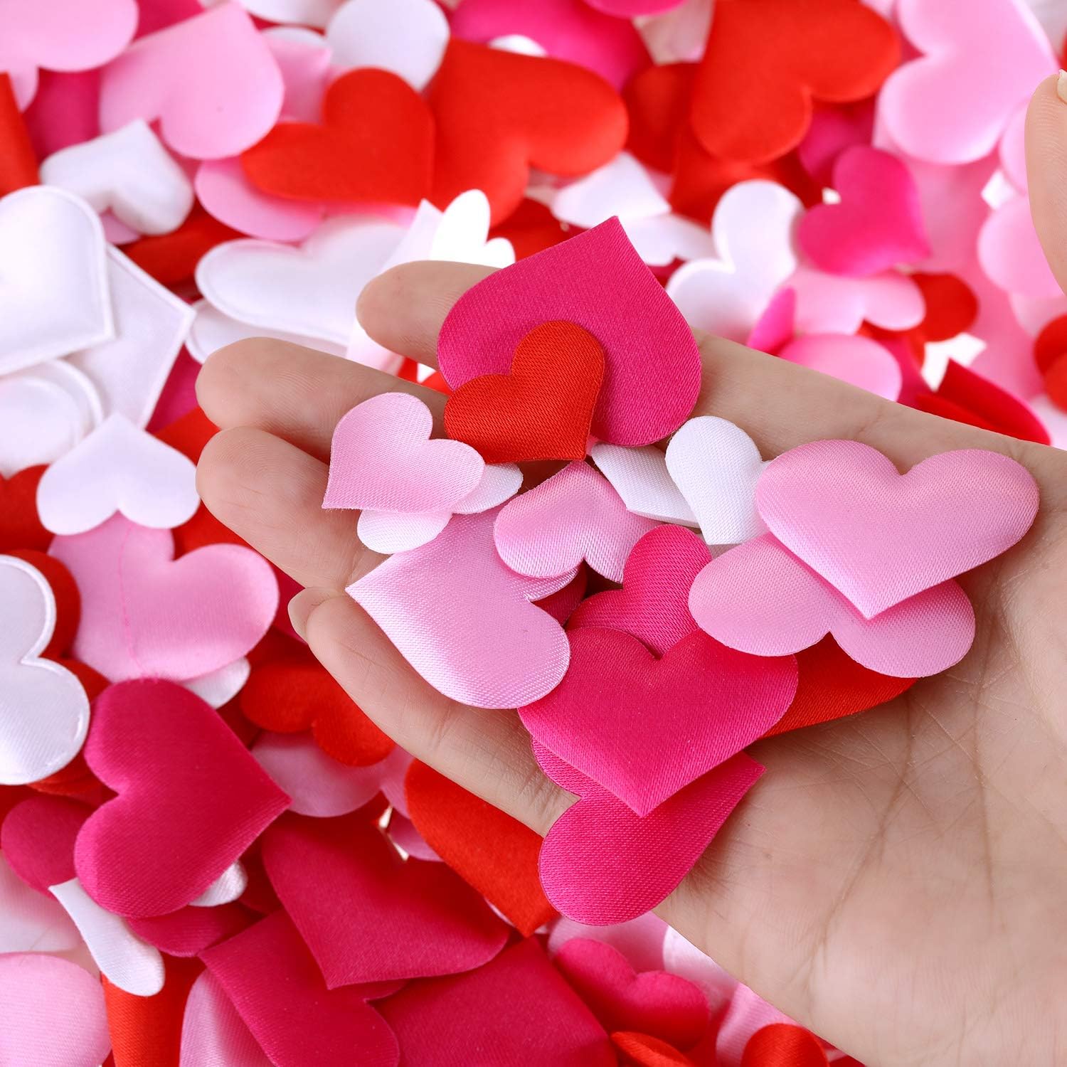 680 Pieces Heart Shape Petals Heart Confetti Satin Hearts Scatter for Valentine's Day Weddings Decoration, 4 Colors and 2 Sizes