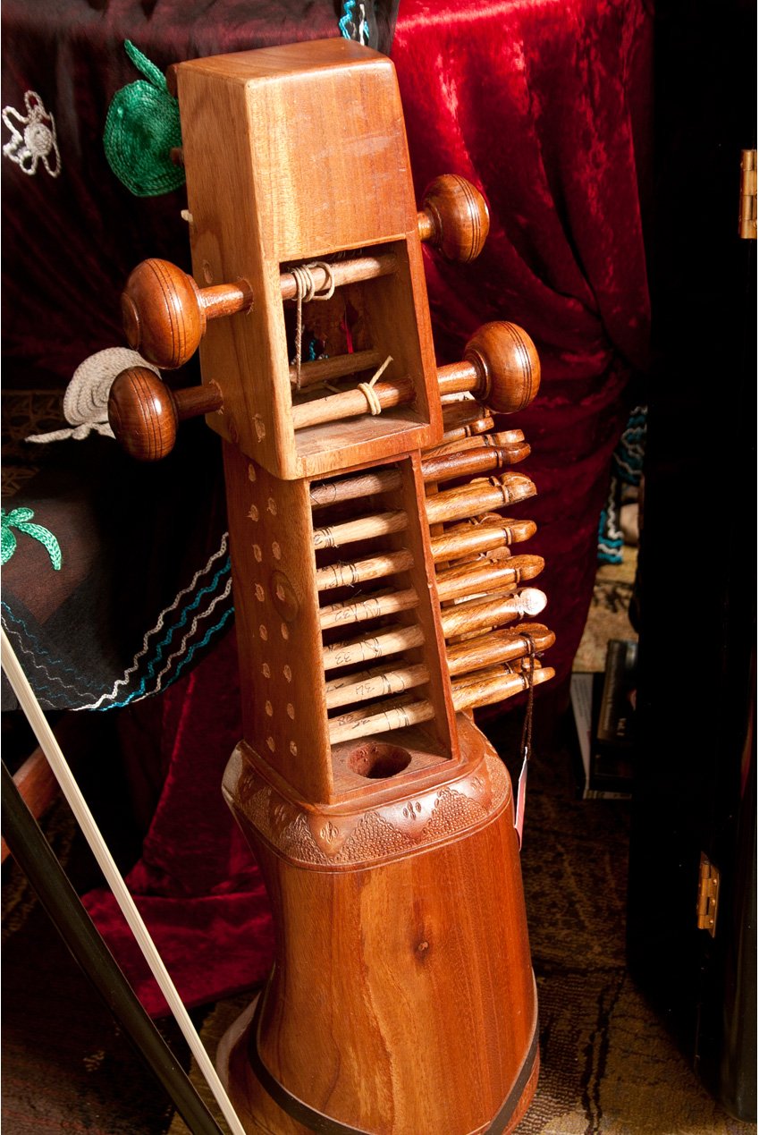 banjira Sarangi w/ Fiberglass Case - Image 4