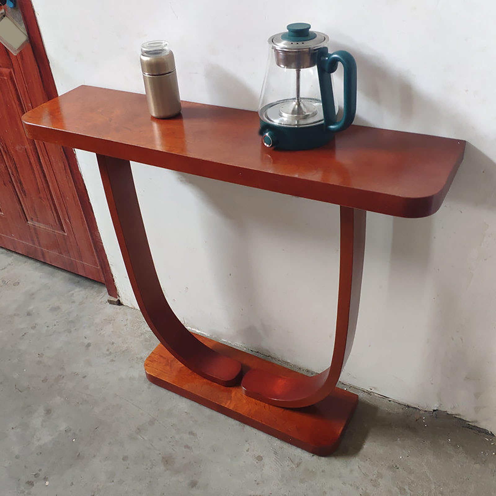 Mesa de entrada moderna estrecha ideal para organizar el pasillo o vestibulo familiar