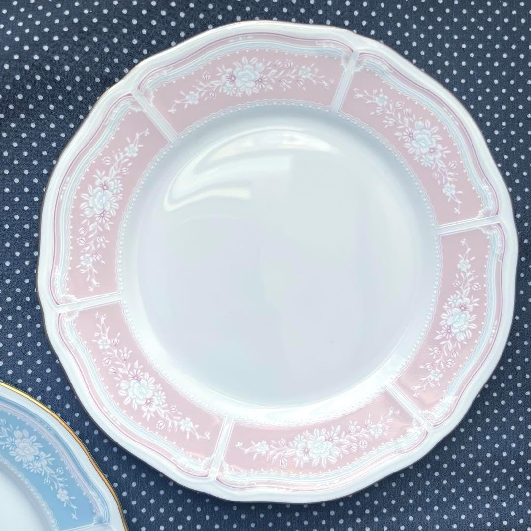 未使用美品】ロイヤルウースター☆白い花シリーズBERNINA☆デザート皿