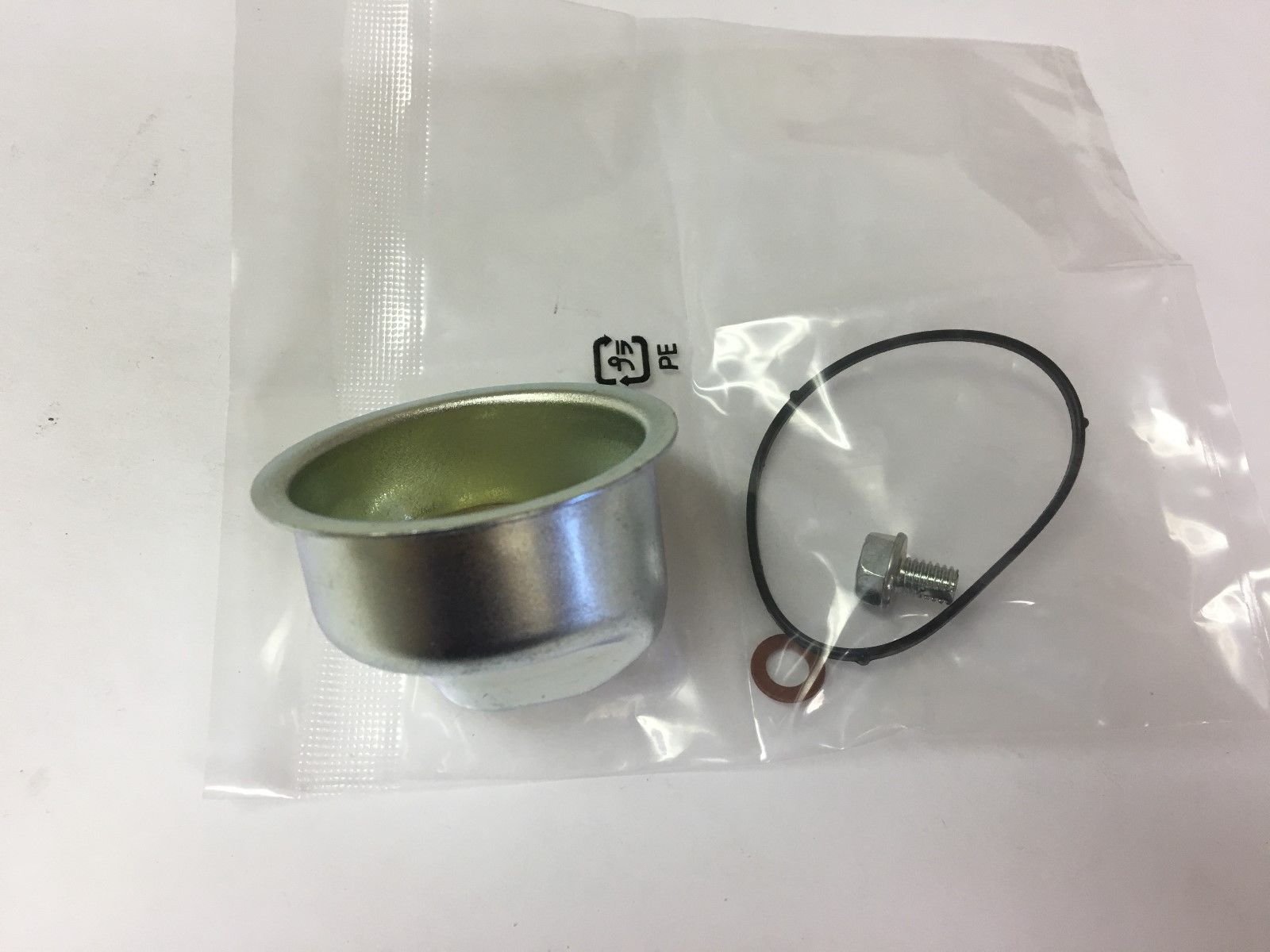 カナ Amazon.com: Honda 16015-ZE0-831 Chamber Set Float : Automotive