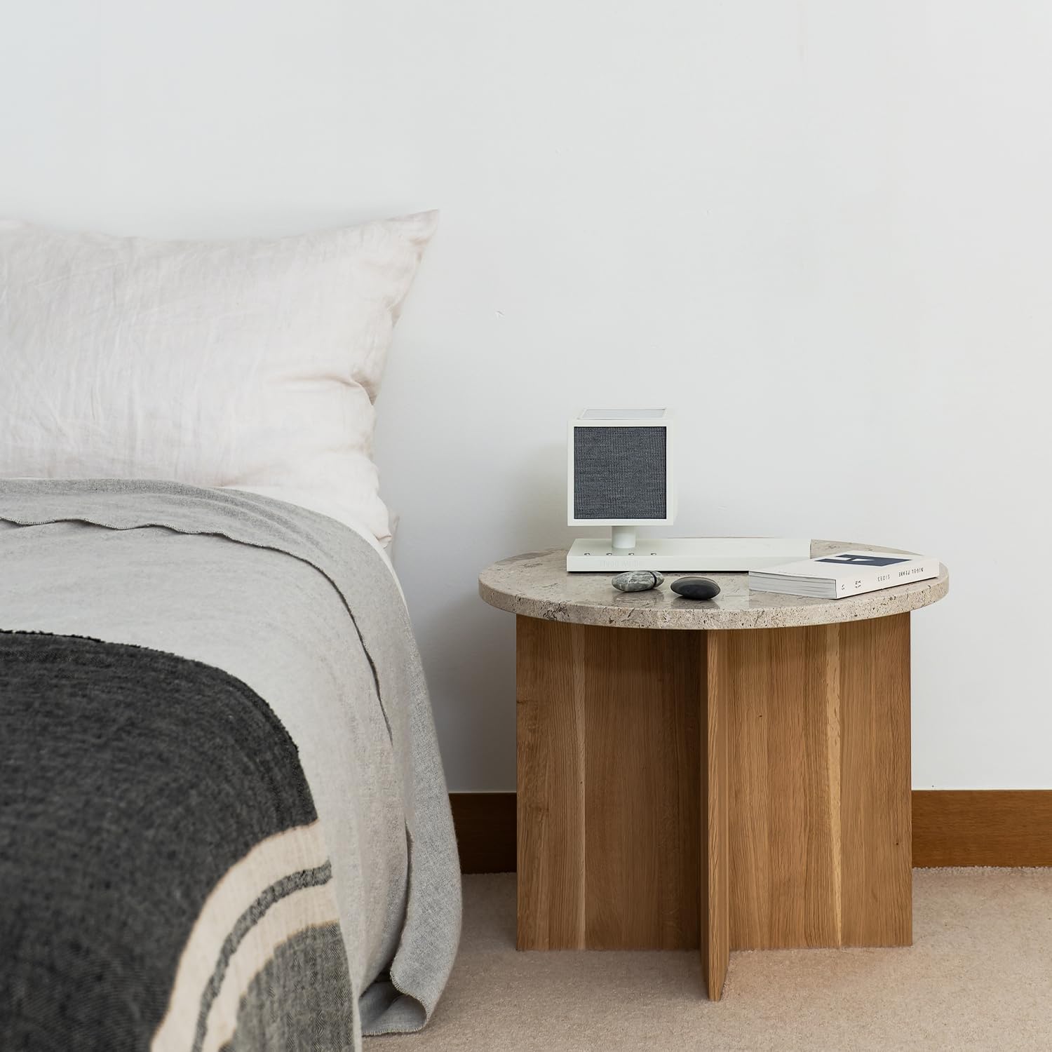 Tivoli Audio 'Revive' - Bluetooth-Lautsprecher mit kabellosem Ladegerät und Lampe (Weiß/Grau)