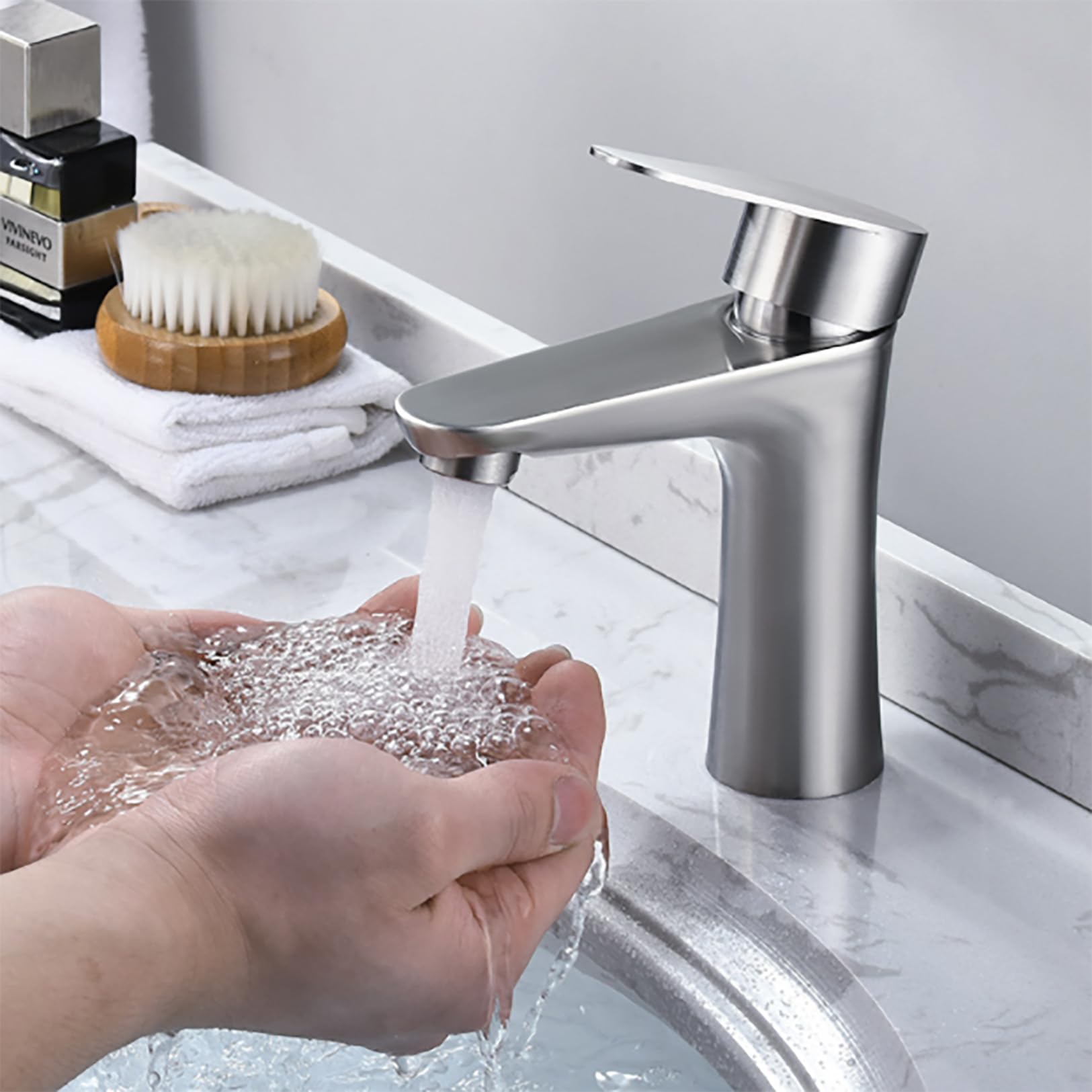XWIHTR Rubinetto da bagno caldo e freddo in acciaio inox con cartuccia ceramica silenziosa, monocomando, miscelatore a risparmio idrico per lavabo per bagno, lavabo, angolo cottura (spazzolato)