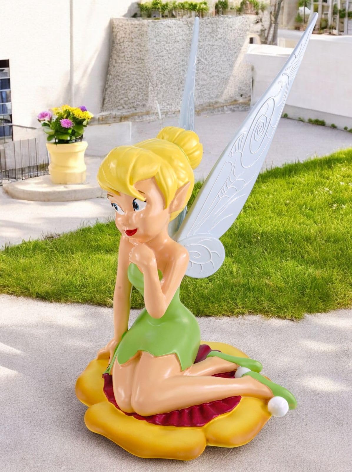 Decorazione 3D Disney da giardino Fata Tinkerbell H:41,5 cm in plastica – Figura in Peter Pan per il giardino, stile moderno decorativo per fan, decorazione da giardino, statua