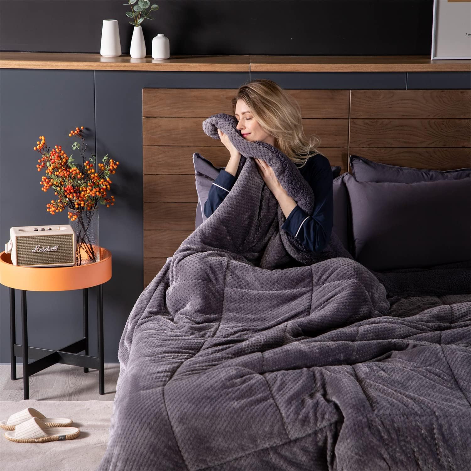 DOMDEC Luxurious Flannel Fleece Comforter with Plush Sherpa Back- Queen Size Bedding Coverlet-Textured Faux Fur Blanket-Machine Washable-Winter Warmth(Full/Queen, Grey)