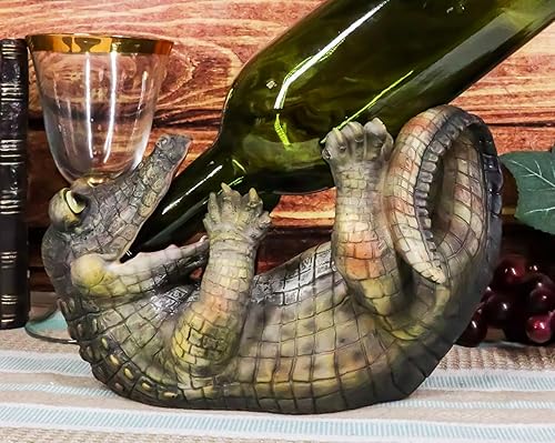 Miniatura 2 de Ebros Gift Fantástico cocodrilo sediento cómico estatuilla soporte de vino de cocodrilo 8.75 pulgadas de alto prehistórico reptil Chompsy Gator