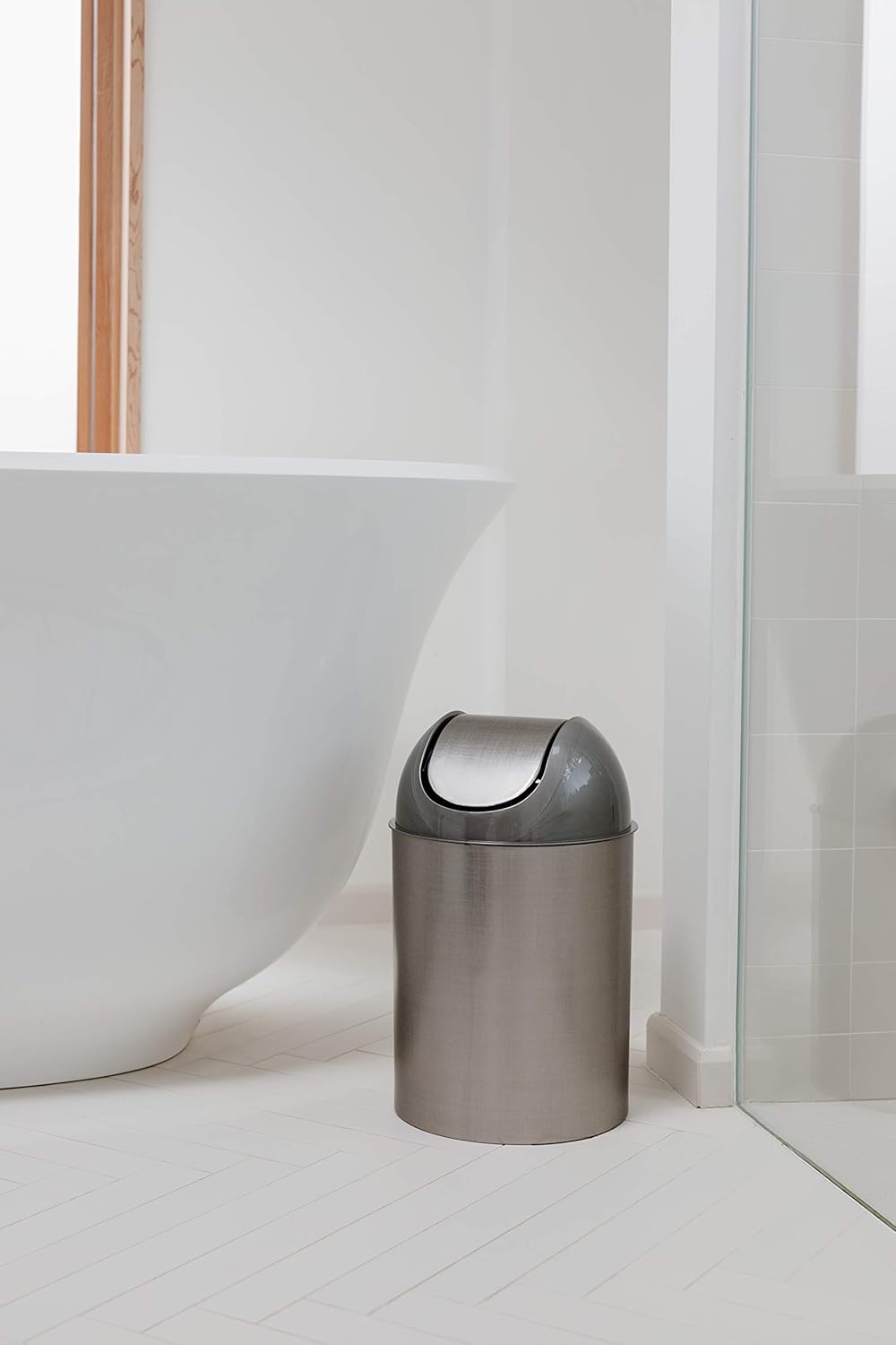 Umbra Mezzo, 2.5 Gallon Trash Can with Lid, Ideal for Small Spaces, Home and Office, Brushed Silver