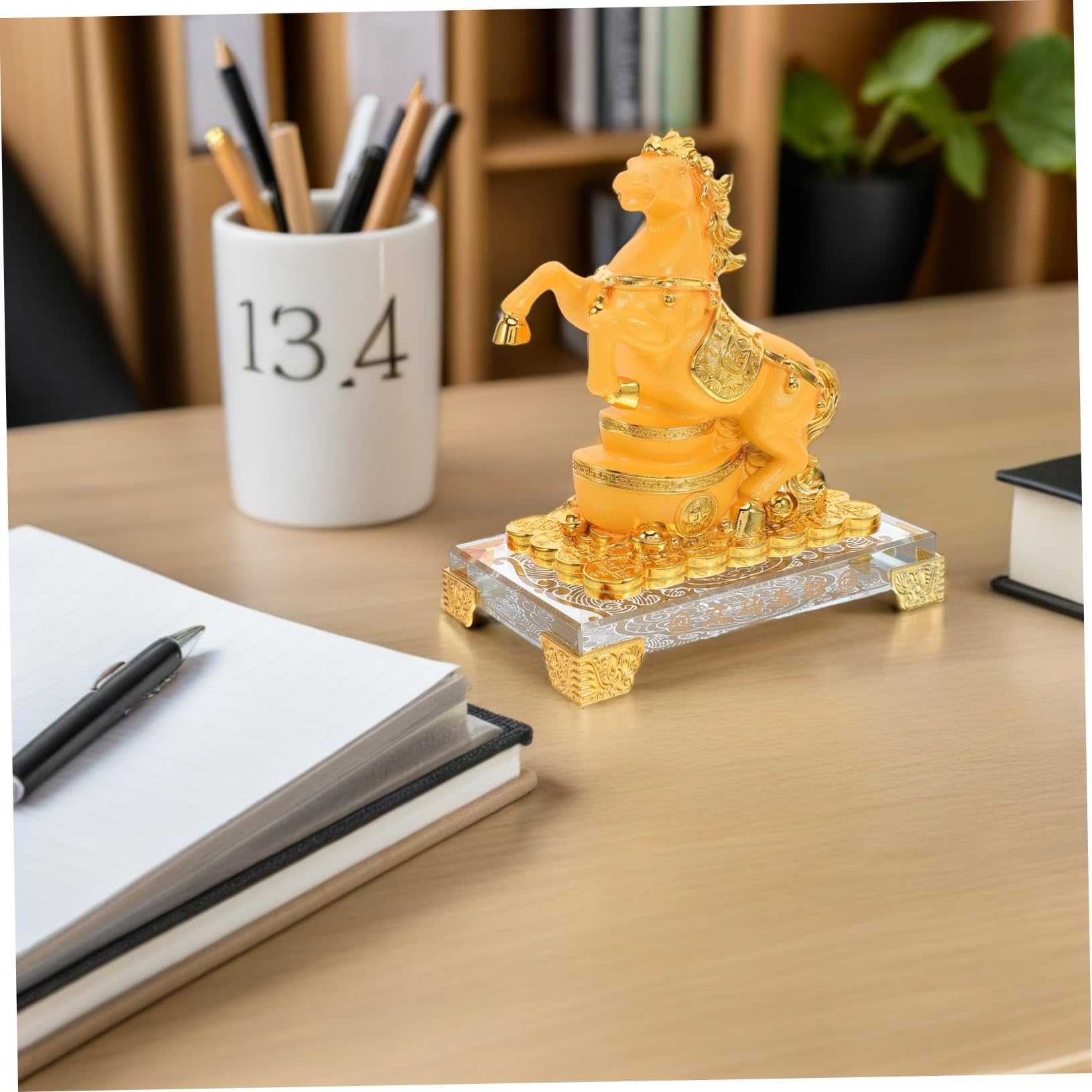 VICASKY Goldene Pferdestatue aus Kunstharz mit Feng Shui Bedeutung Stehende Figur für Karrierewachstum und Wohlstand Elegante Tischdekoration für Zuhause und Büro im Jahr 2026