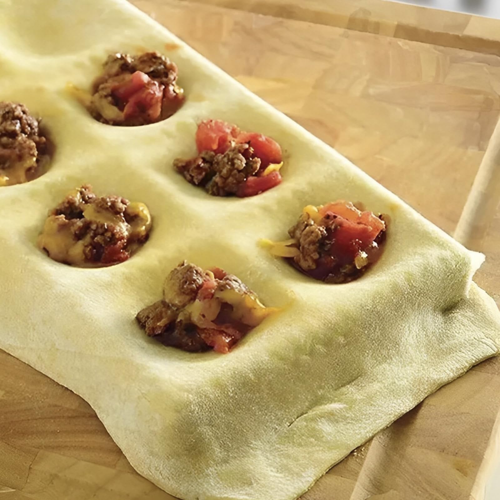 LZVXTYM Ravioli Maker, 12 Holes Ravioli Press Mold, Manual Italian Dumpling Mold, Multipurpose Ravioli Maker Press, Aluminum Alloy Ravioli Making Tool for Pierogi,Wonton,Potsticker,Ravioli,Manti