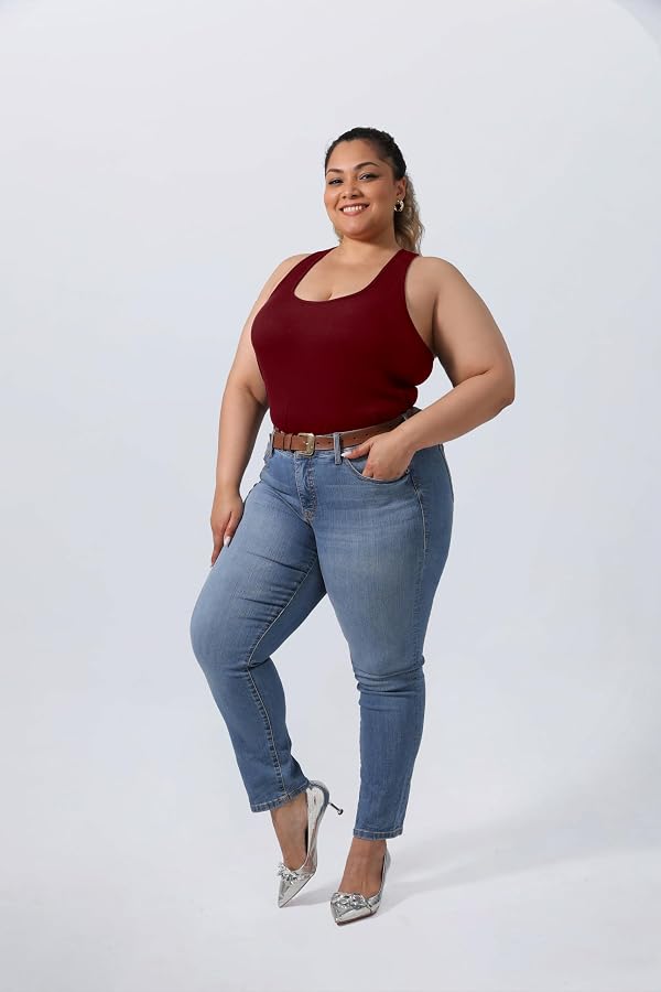 DAGGLOSA Plus Size Racerback Women's Tank Tops Built in Bras Curved Hem by DAGGLOSA - Used condition - Image 5