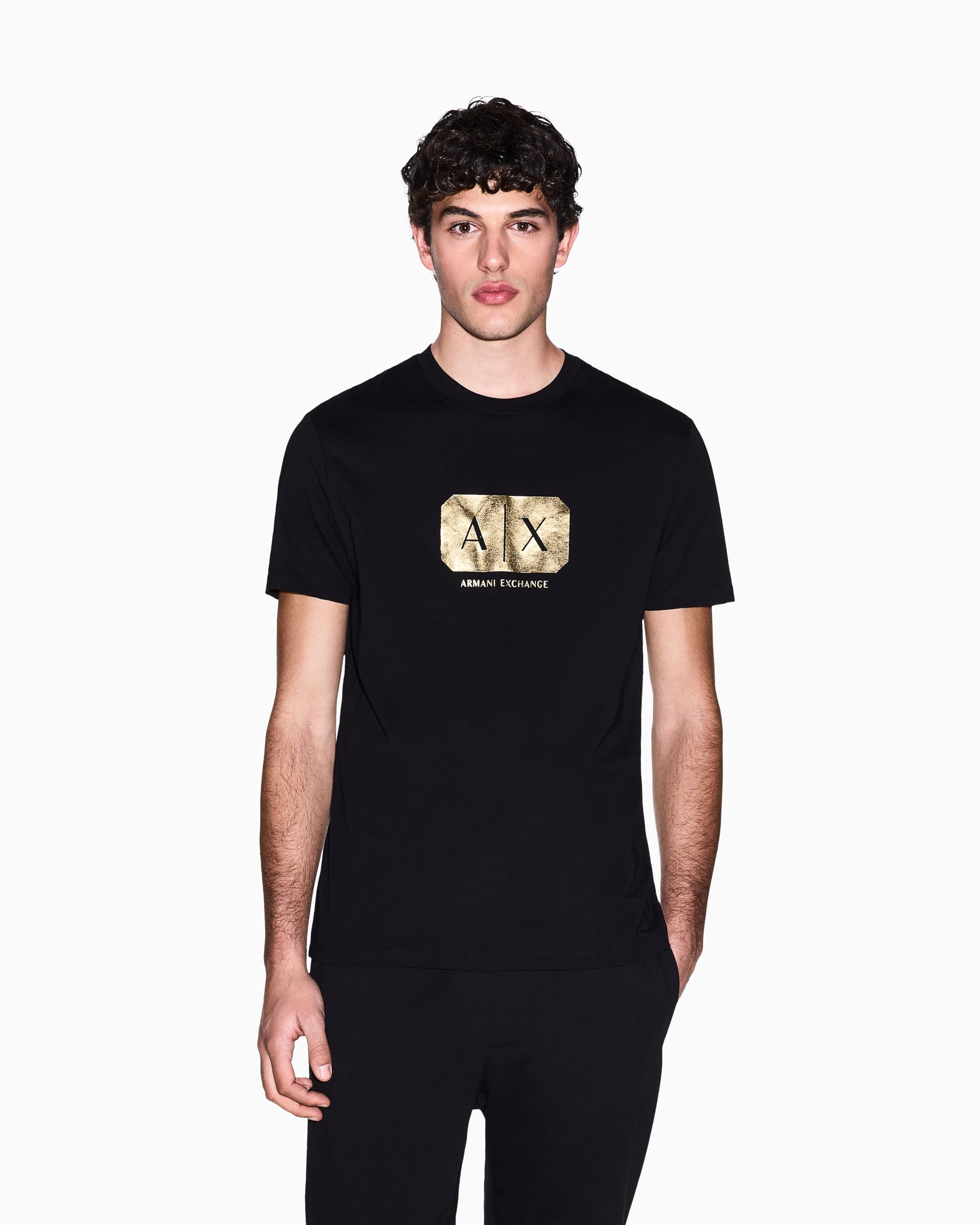 Armani Exchange Camiseta para hombre con logotipo negro y dorado