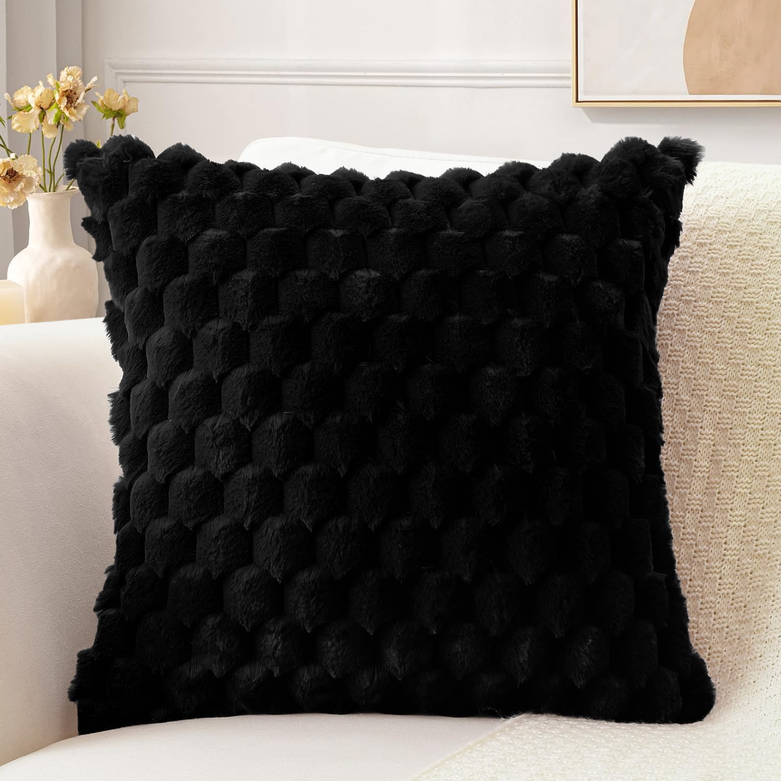 Sungeek Black Fluffy Faux Fur Cushion Covers 50x50 cm, Soft Cozy Plush Velvet Decorative Throw Pillow Covers 20x20 Inch Square Pillowcases for Sofa Couch Bed Living Room