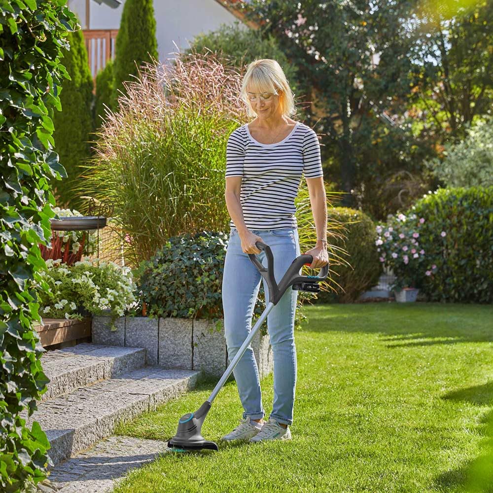 Gardena Recortadora batería SmallCut 23/18V P4A sin Bat.: Recortadora diámetro Corte 230 mm, Mango ergonómico, bajo Peso, diámetro Integrado de Corte (14702-55)