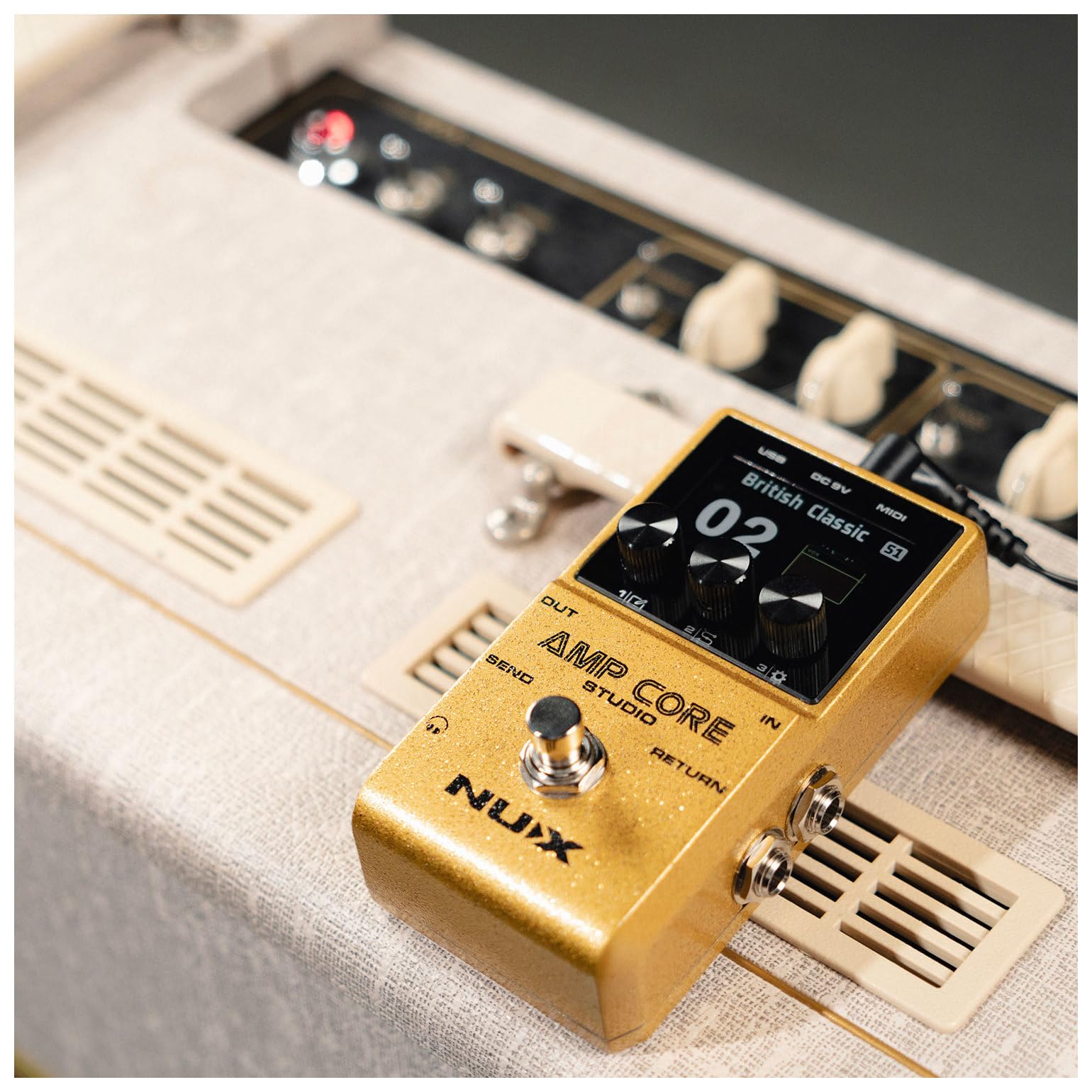 NU-X - Pedal de guitarra Amp Core Studio | Simulador de amplificador compacto con modelos de 26 amperios, 33 emulaciones de gabinete e IR personalizados | Pedal multiefectos portátil para guitarristas