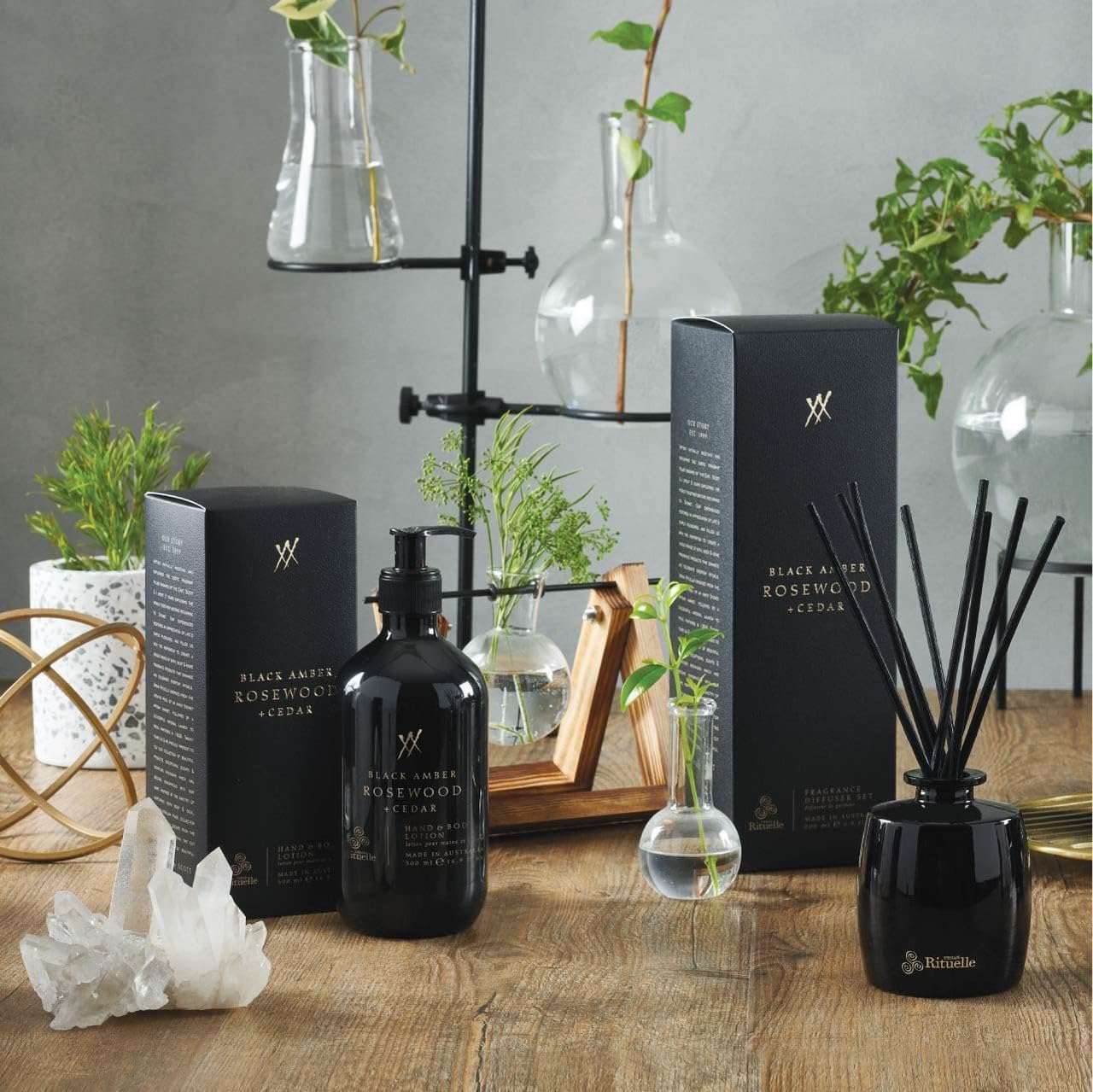 ALCHEMY アルケミー Reed Diffuser リードディフューザー Black Amber,Rosewood+Cedar ブラックアンバー、ローズウッド+シダー ○サイズ: W90×D90×H277○reed(スティック): H230(8本)○内容量: 200ml○持続時間:約3~6ヶ月(使用環境により異なります)